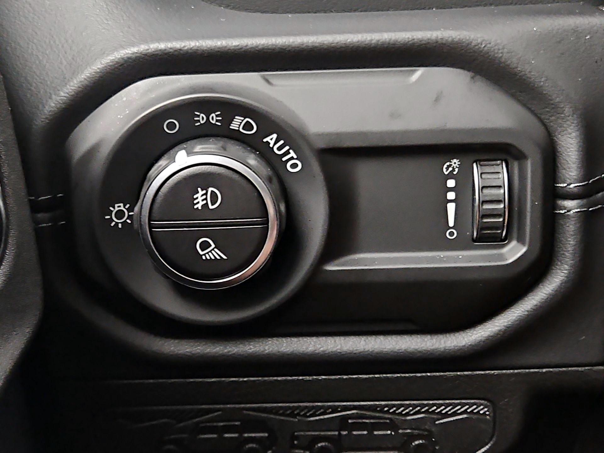 Thumbnail: 2025 Jeep Gladiator - 13
