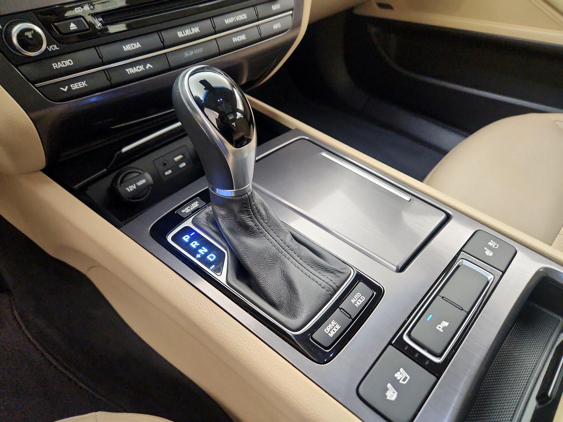 Thumbnail: 2017 Genesis G80 - 18