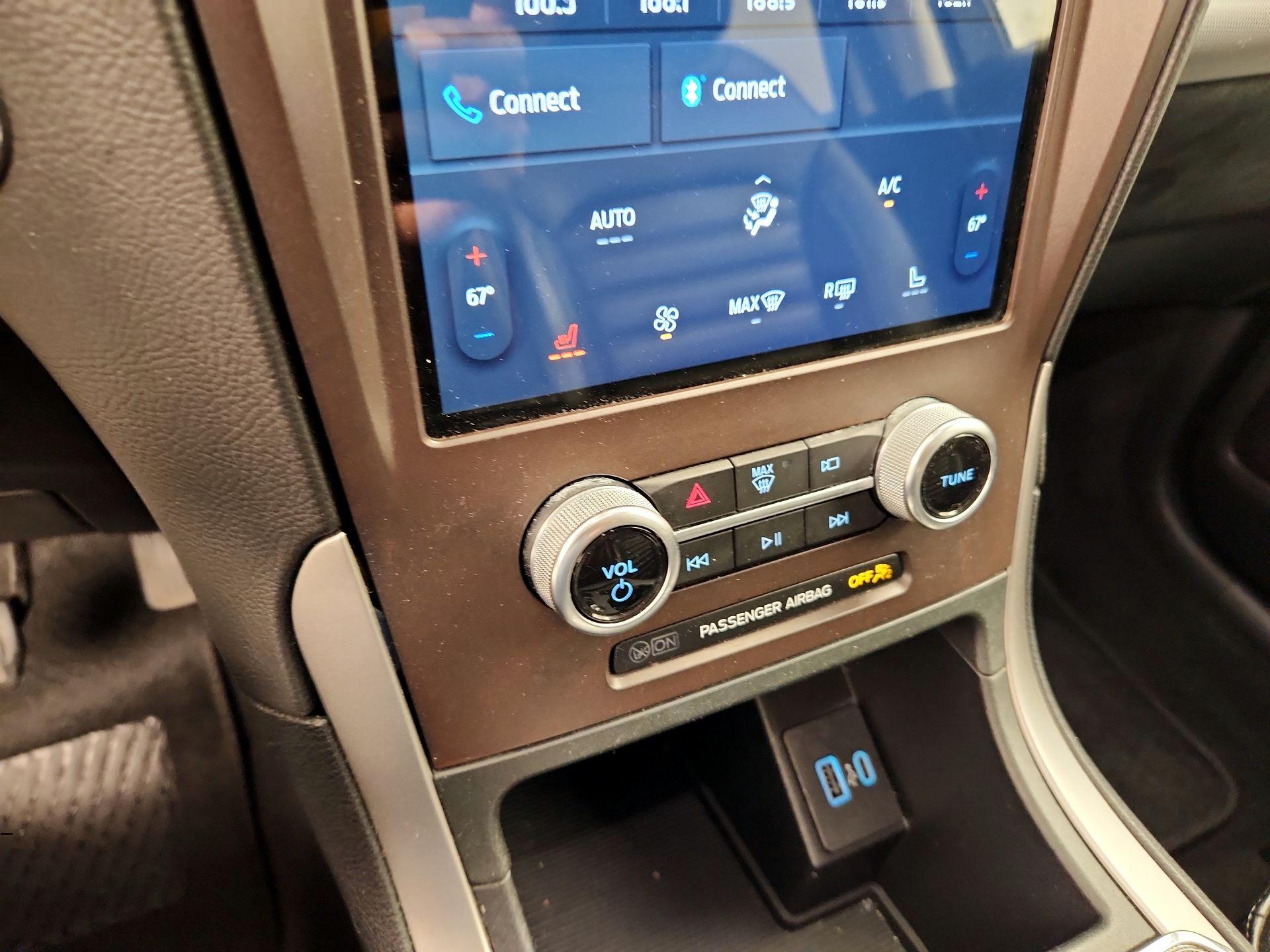 Thumbnail: 2021 Ford Edge - 16