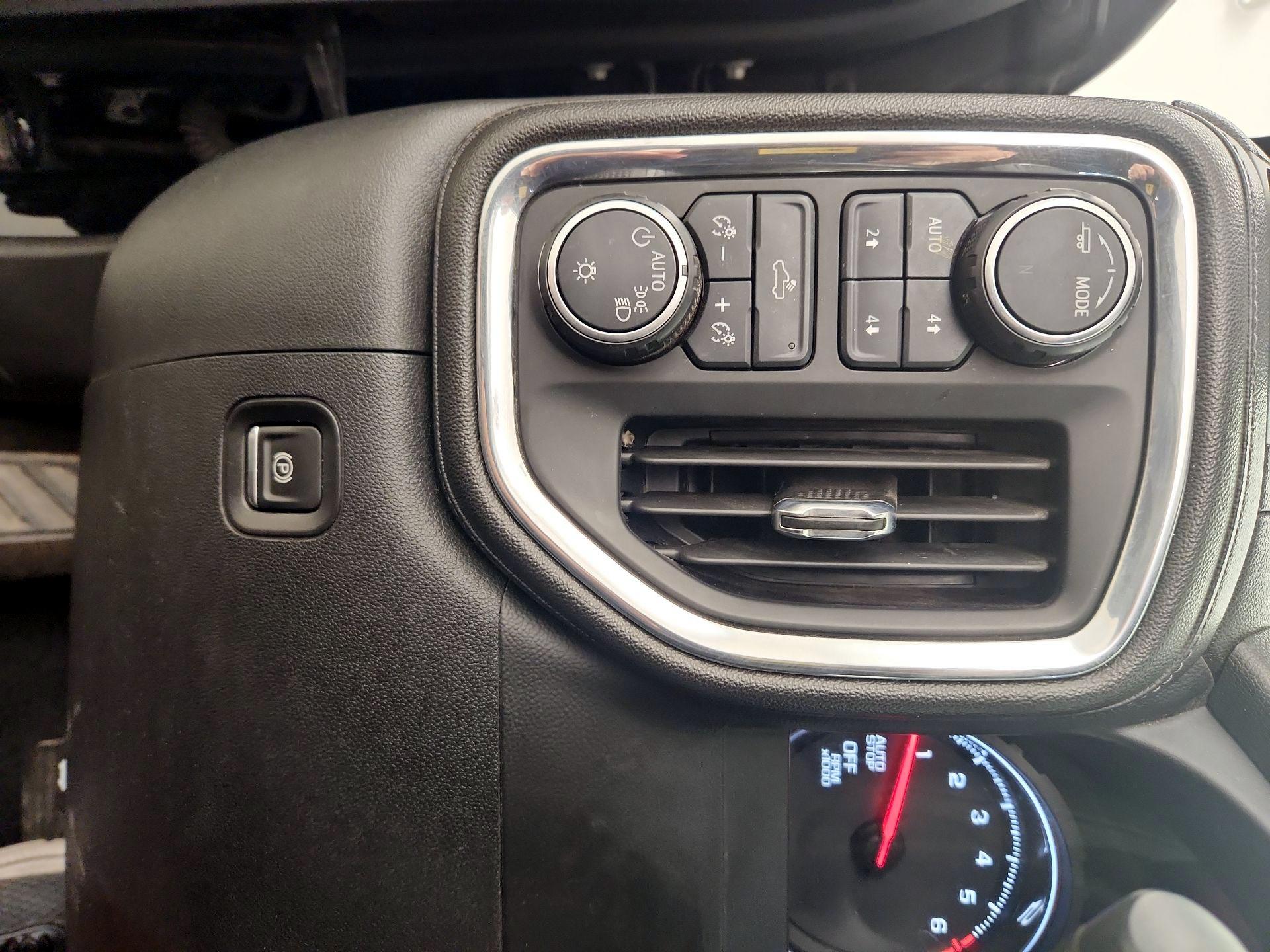 Thumbnail: 2020 Chevrolet Silverado 1500 - 13