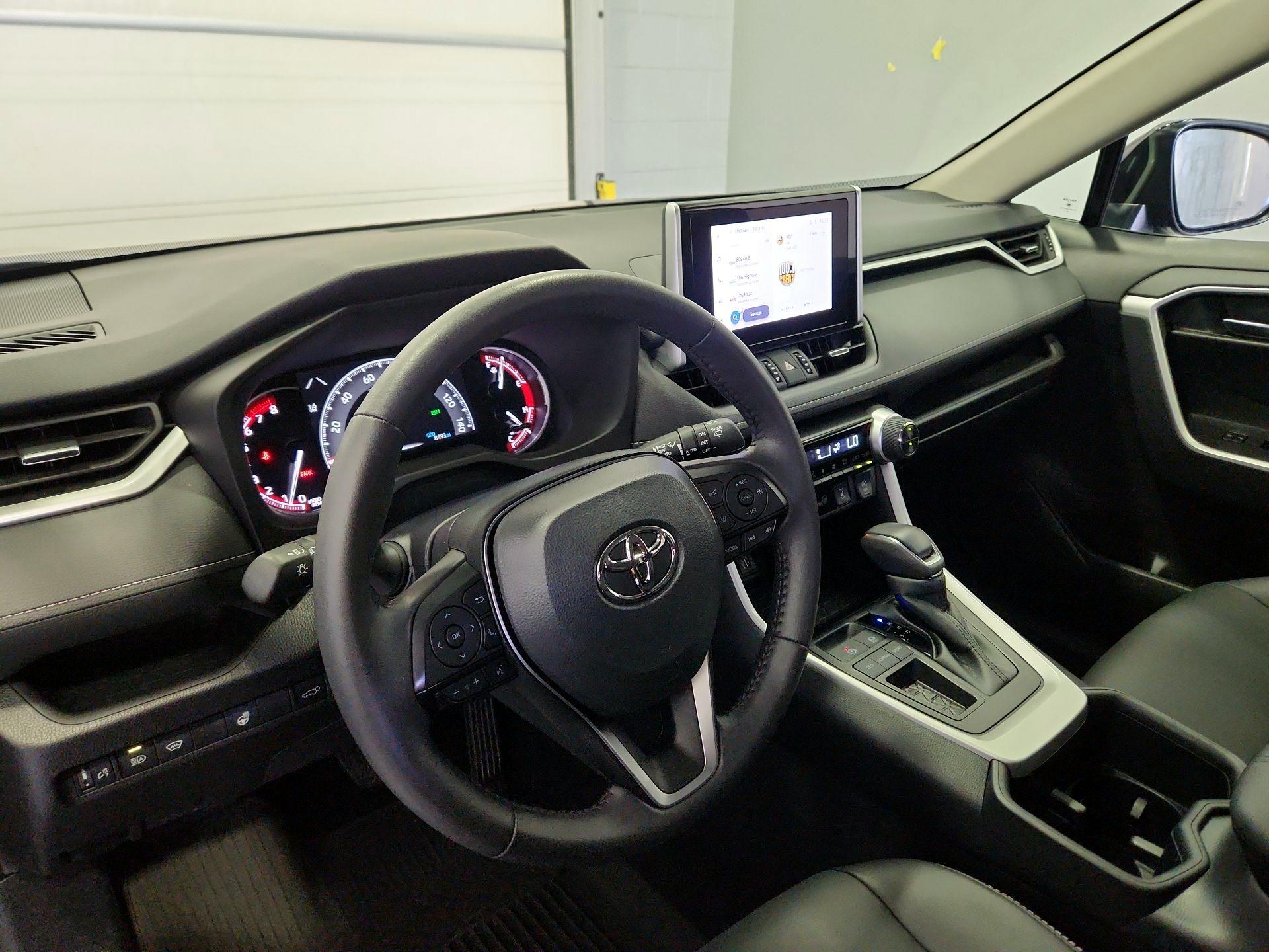 Thumbnail: 2025 Toyota RAV4 - 9