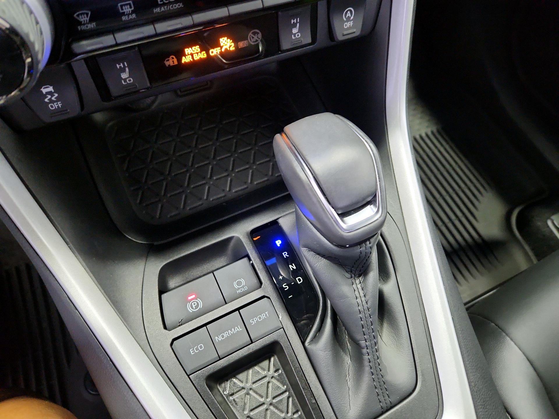Thumbnail: 2025 Toyota RAV4 - 17