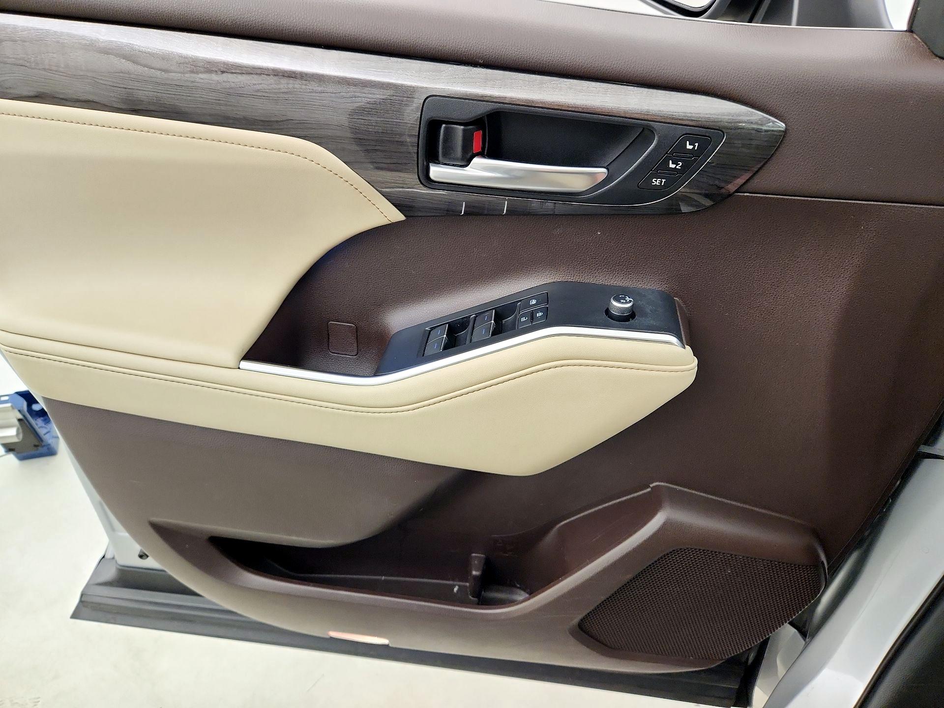Thumbnail: 2021 Toyota Highlander - 12