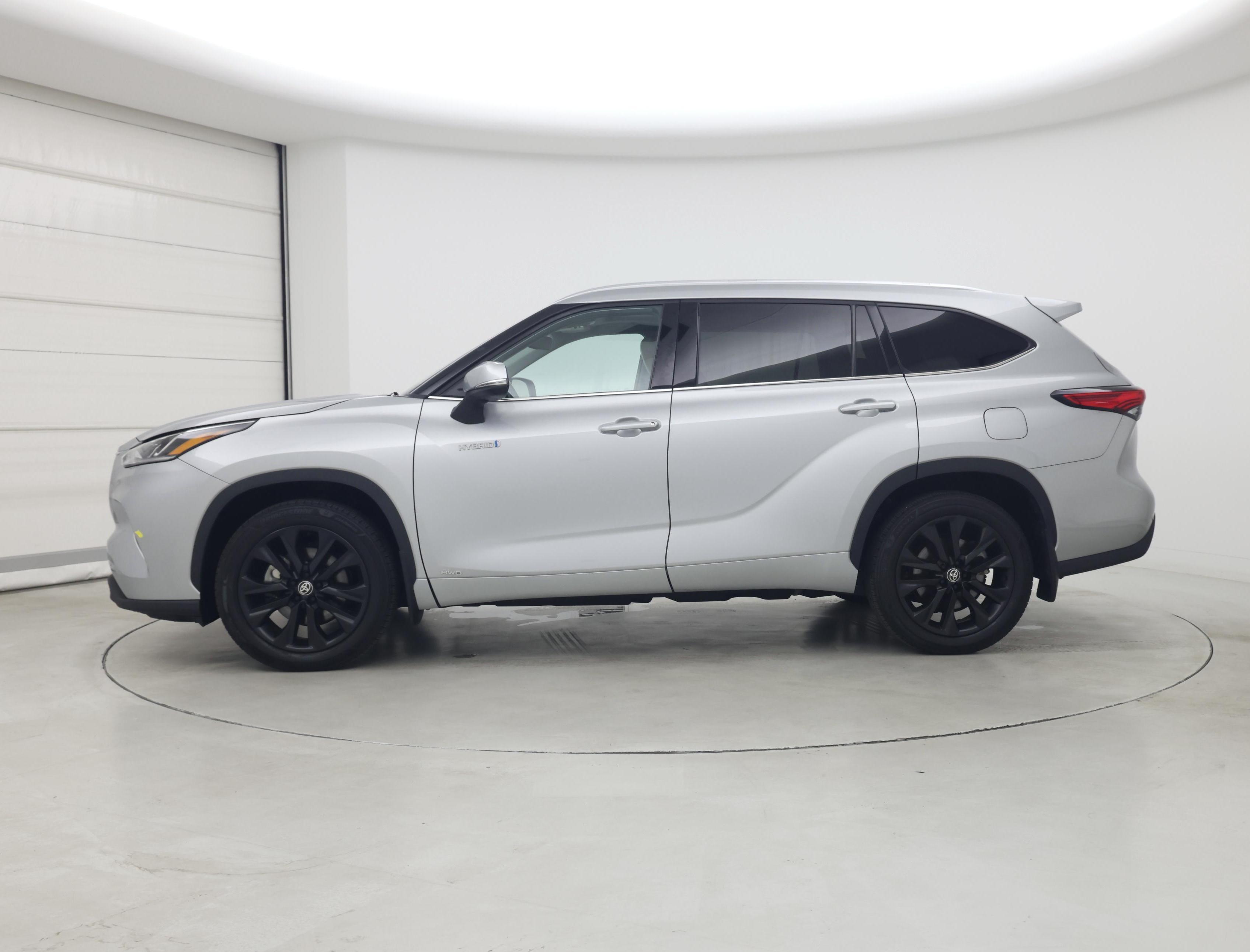 Thumbnail: 2021 Toyota Highlander - 3