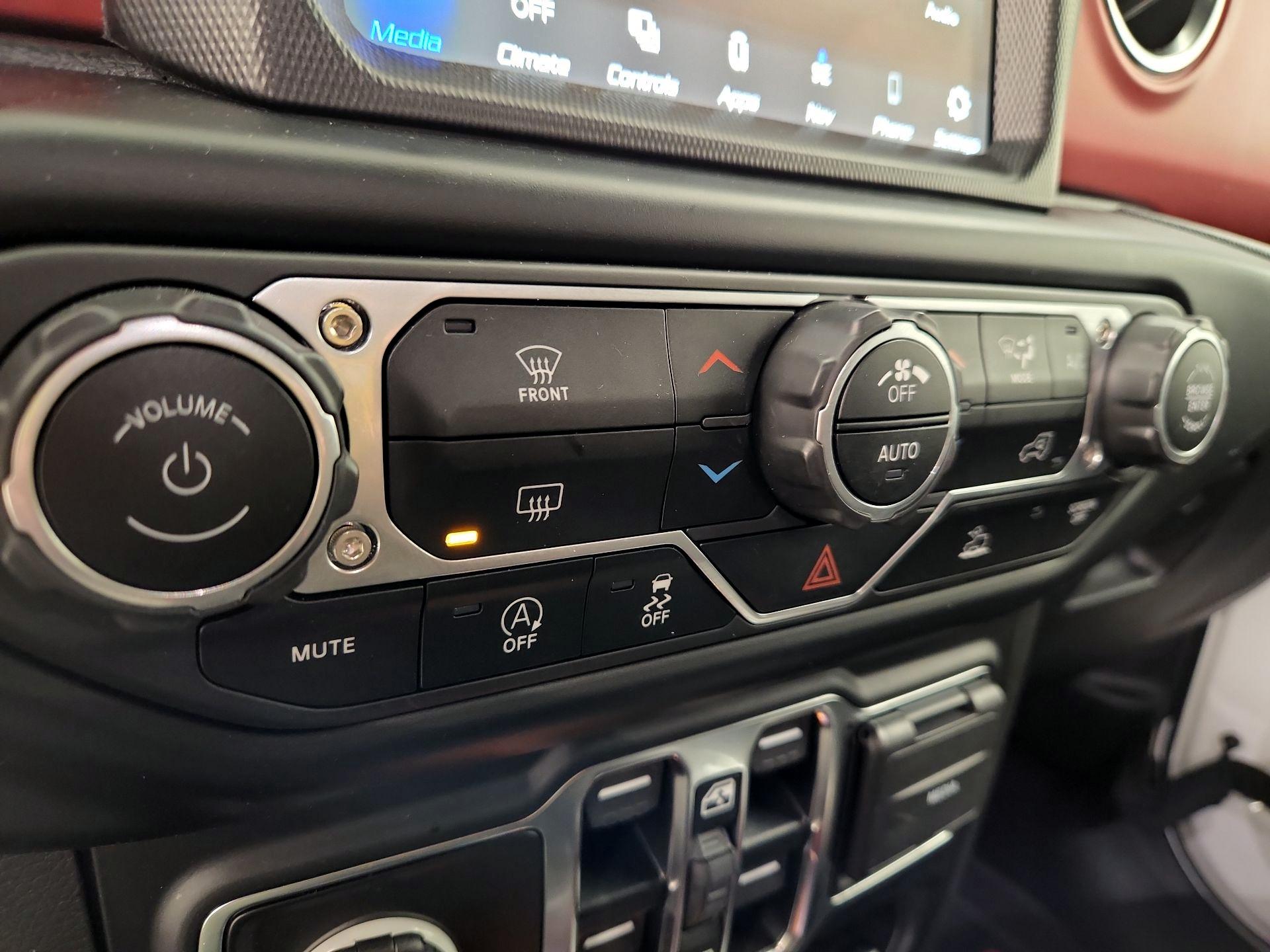 Thumbnail: 2023 Jeep Gladiator - 17