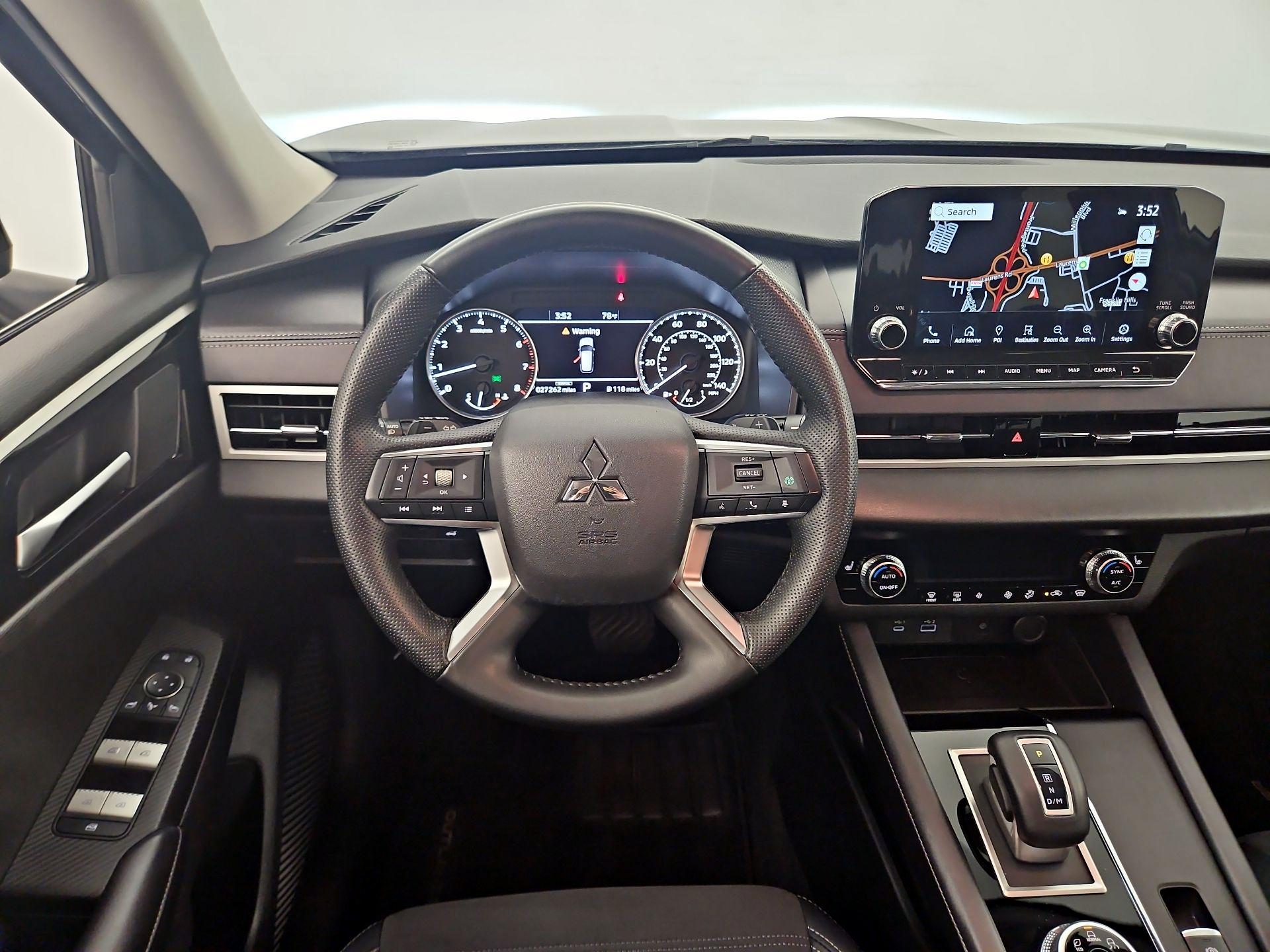 Thumbnail: 2024 Mitsubishi Outlander - 10