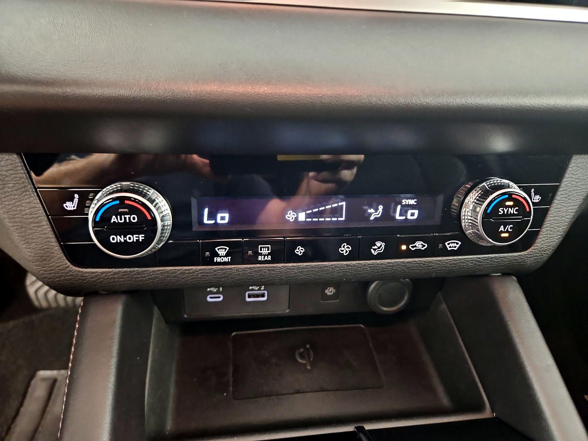 Thumbnail: 2024 Mitsubishi Outlander - 17