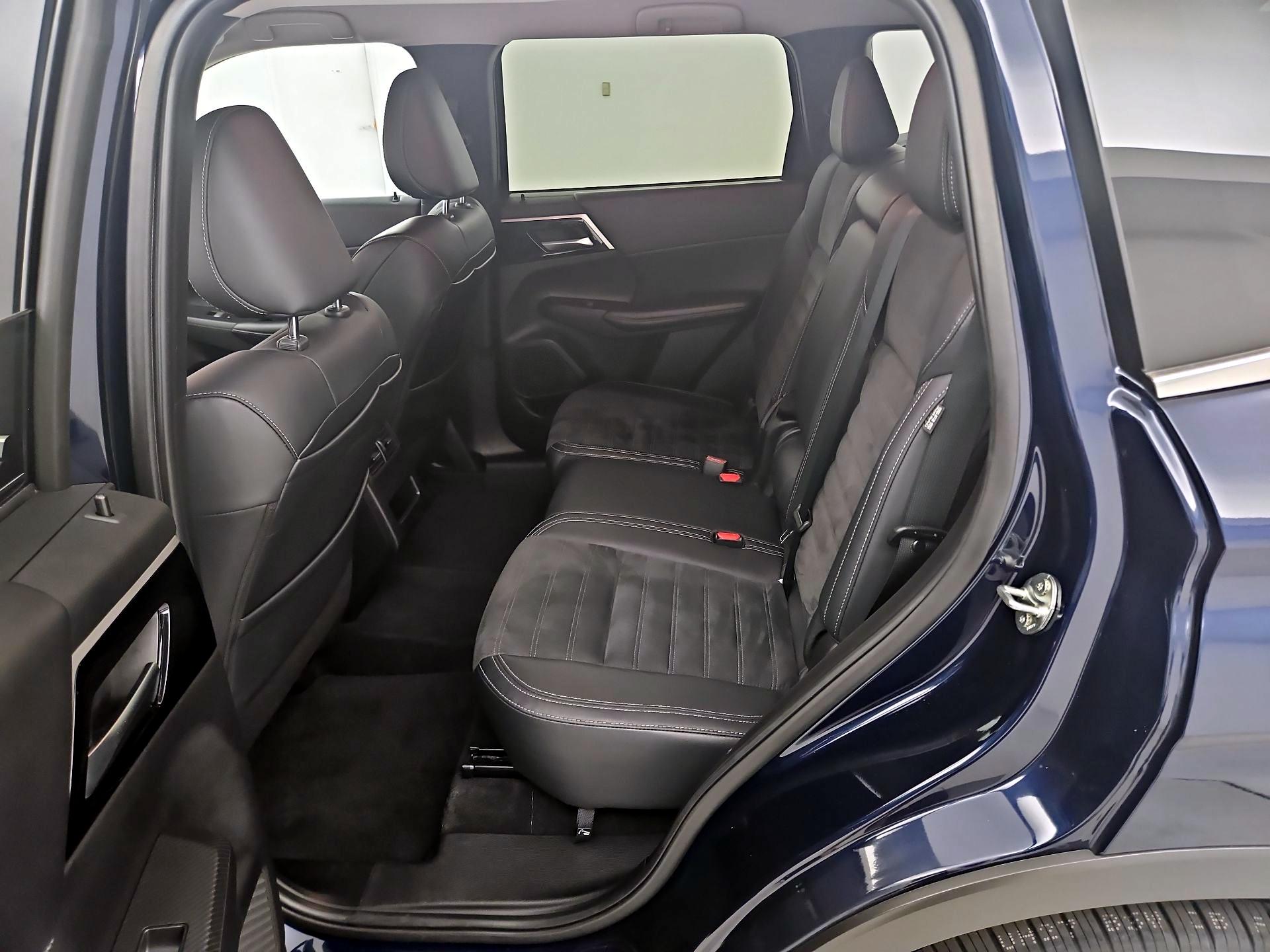 Thumbnail: 2024 Mitsubishi Outlander - 20