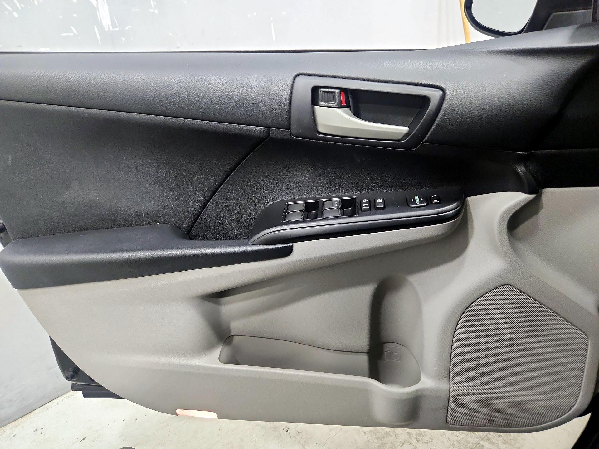 Thumbnail: 2014 Toyota Camry - 12