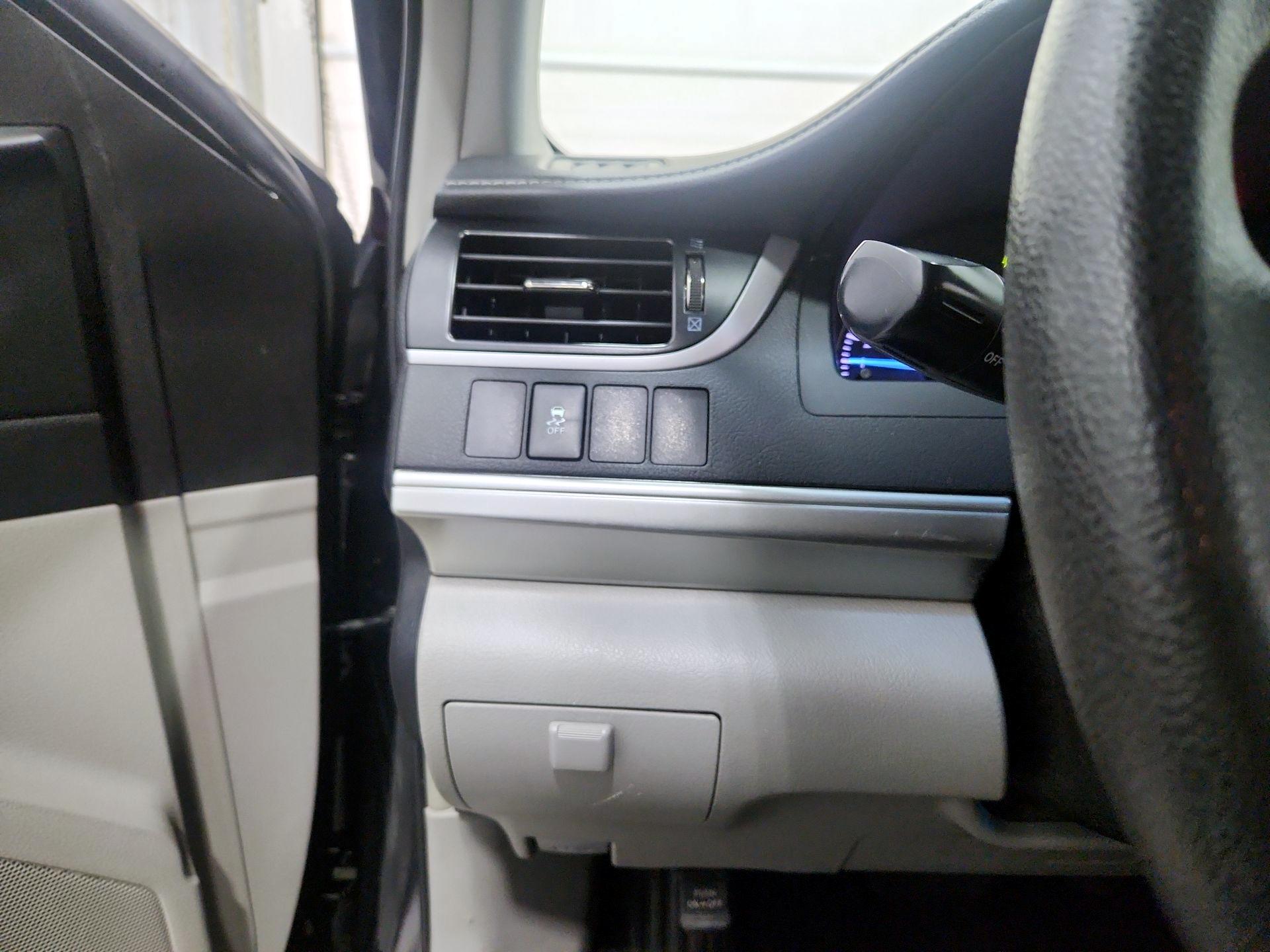 Thumbnail: 2014 Toyota Camry - 13