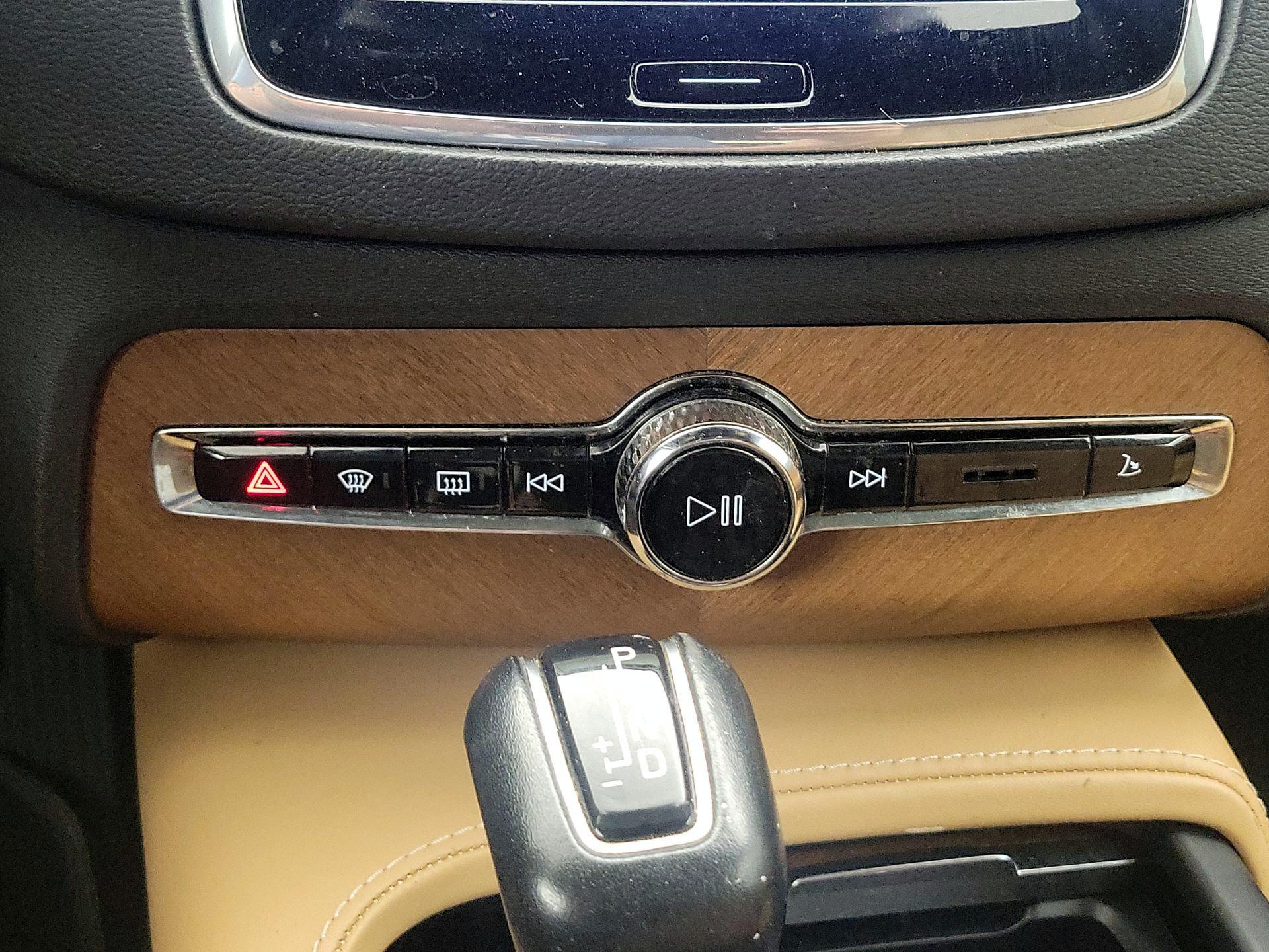 Thumbnail: 2019 Volvo XC90 - 17