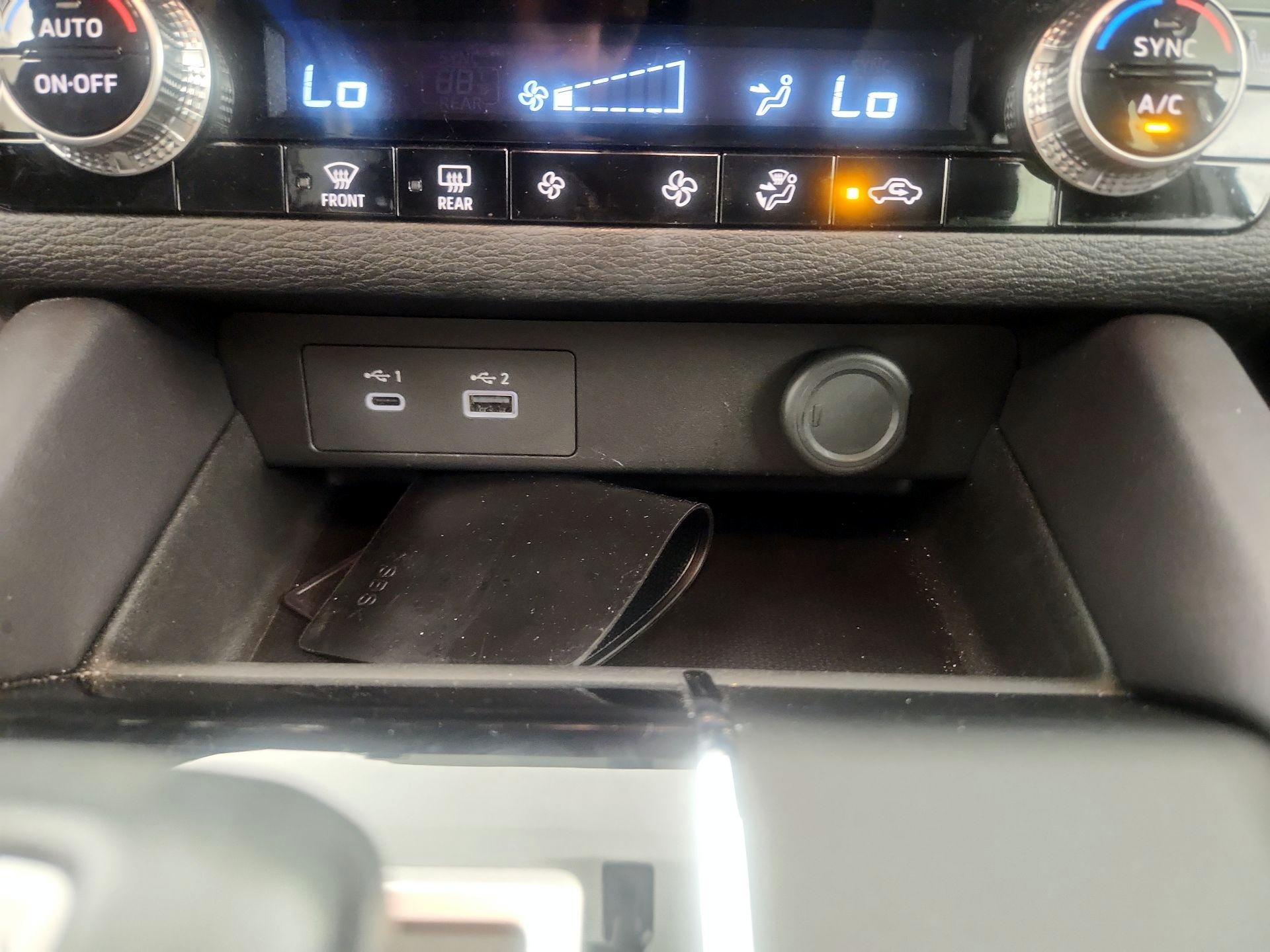 Thumbnail: 2023 Mitsubishi Outlander - 19