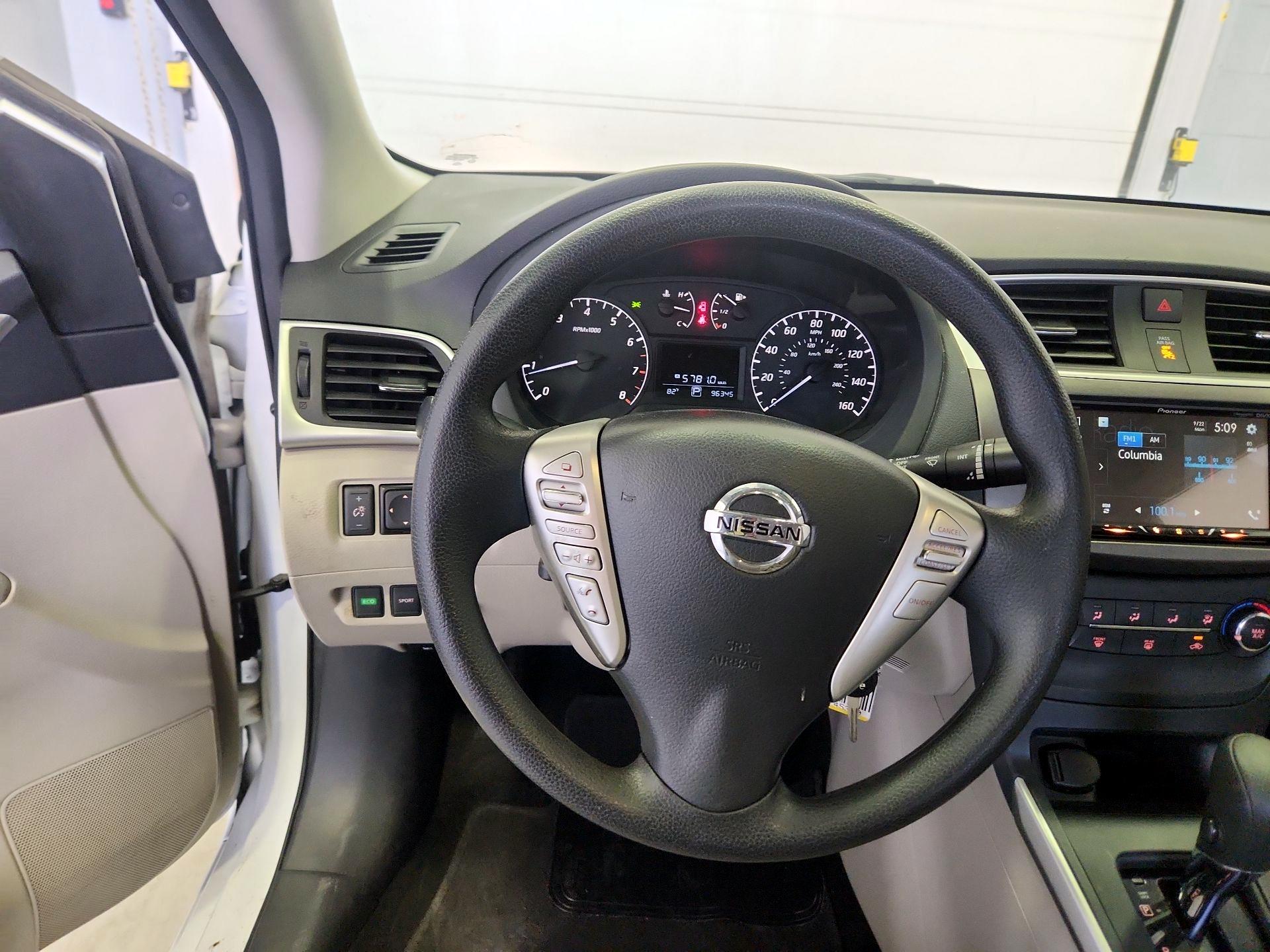 Thumbnail: 2016 Nissan Sentra - 10