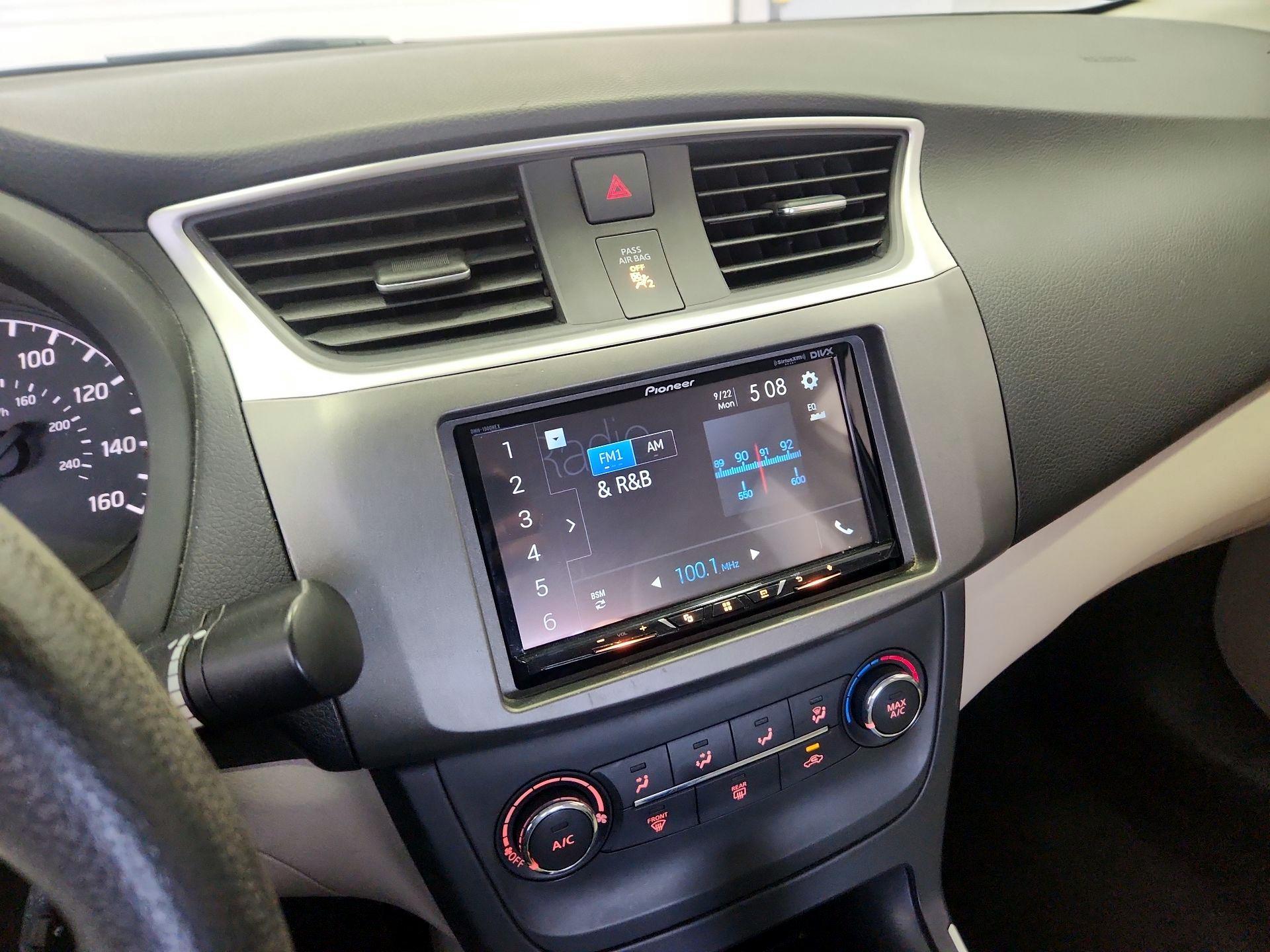 Thumbnail: 2016 Nissan Sentra - 14