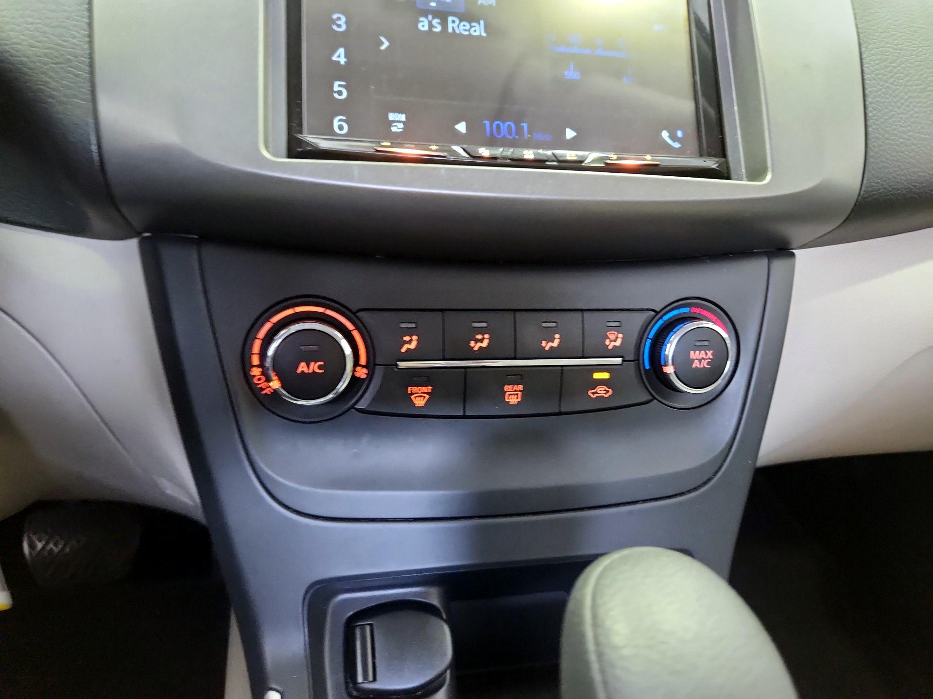 Thumbnail: 2016 Nissan Sentra - 15