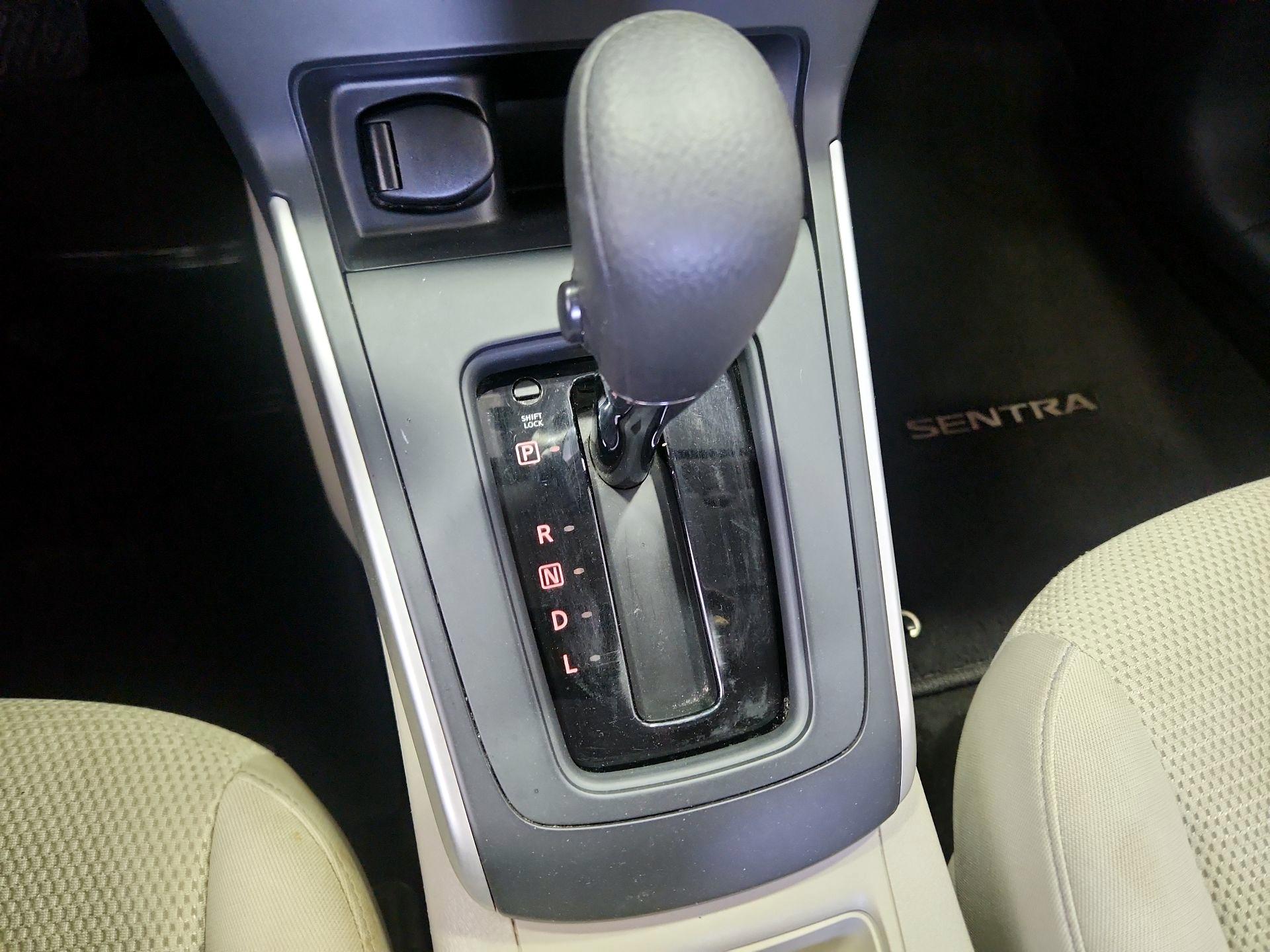 Thumbnail: 2016 Nissan Sentra - 16