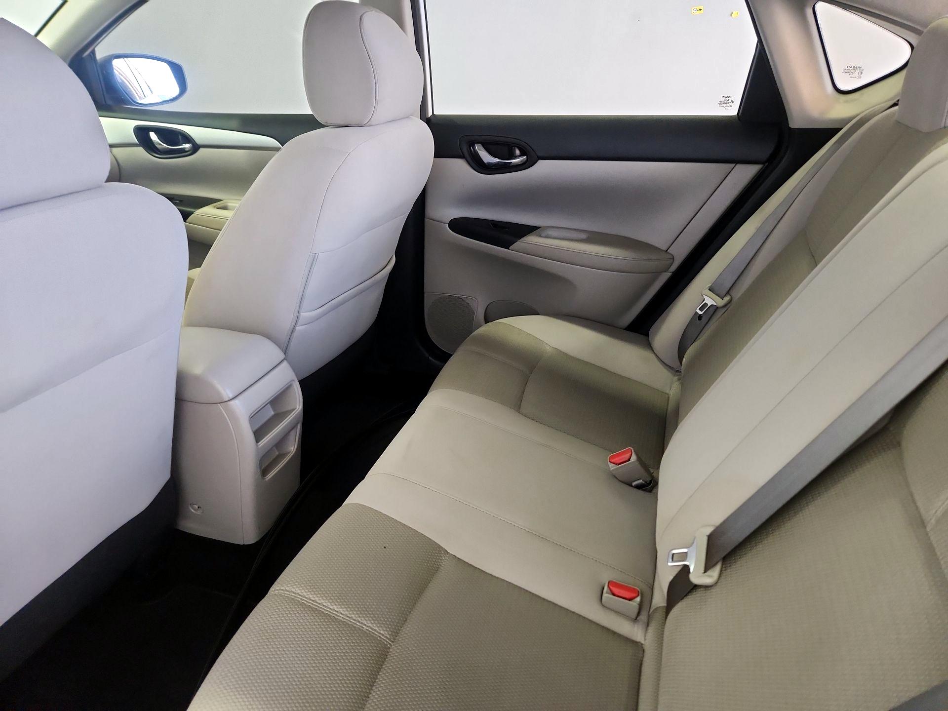 Thumbnail: 2016 Nissan Sentra - 17