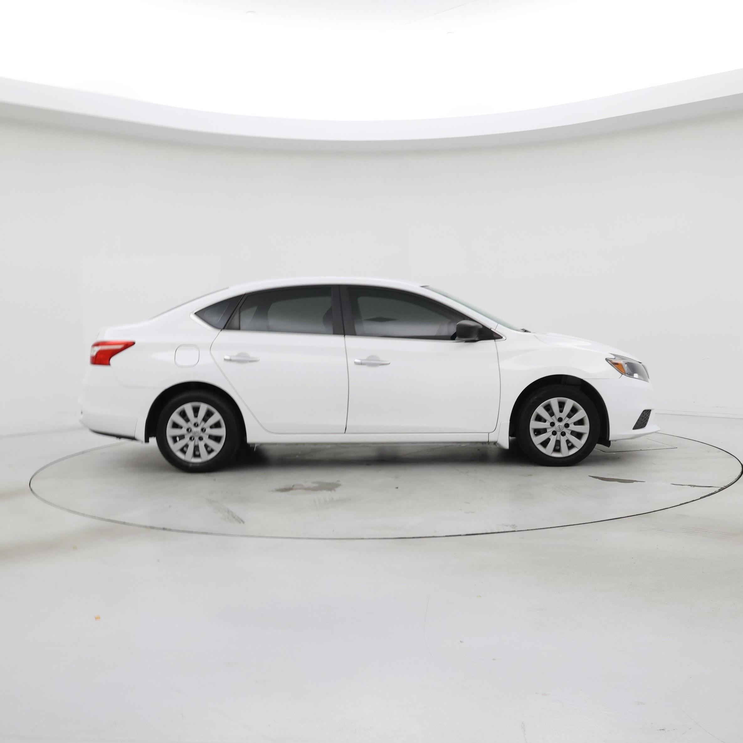 Thumbnail: 2016 Nissan Sentra - 7