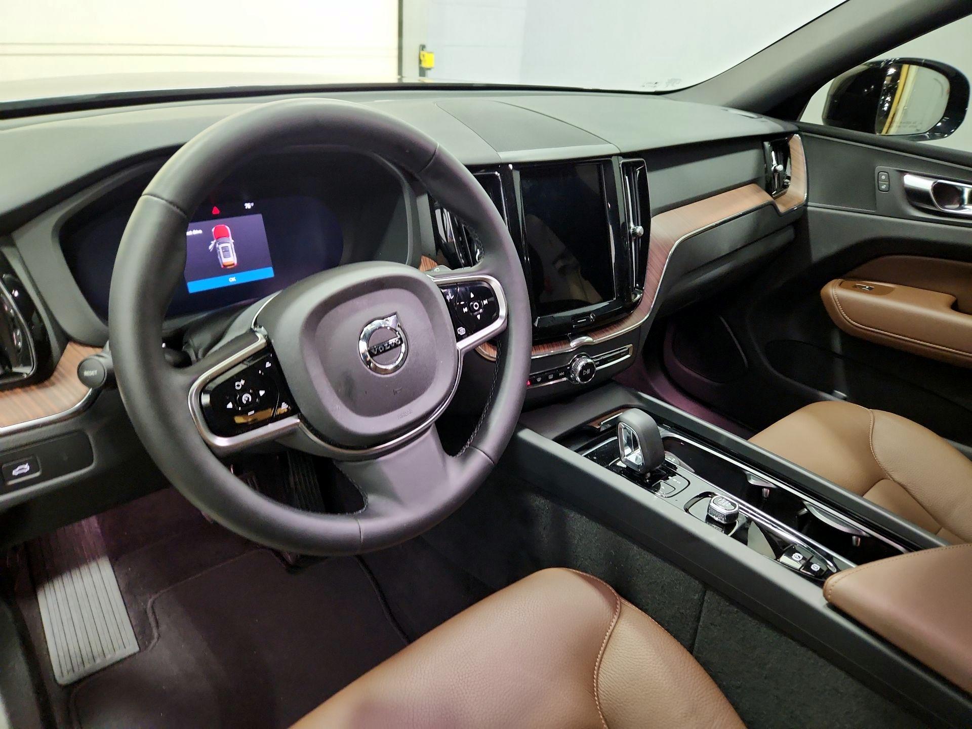 Thumbnail: 2025 Volvo XC60 - 9
