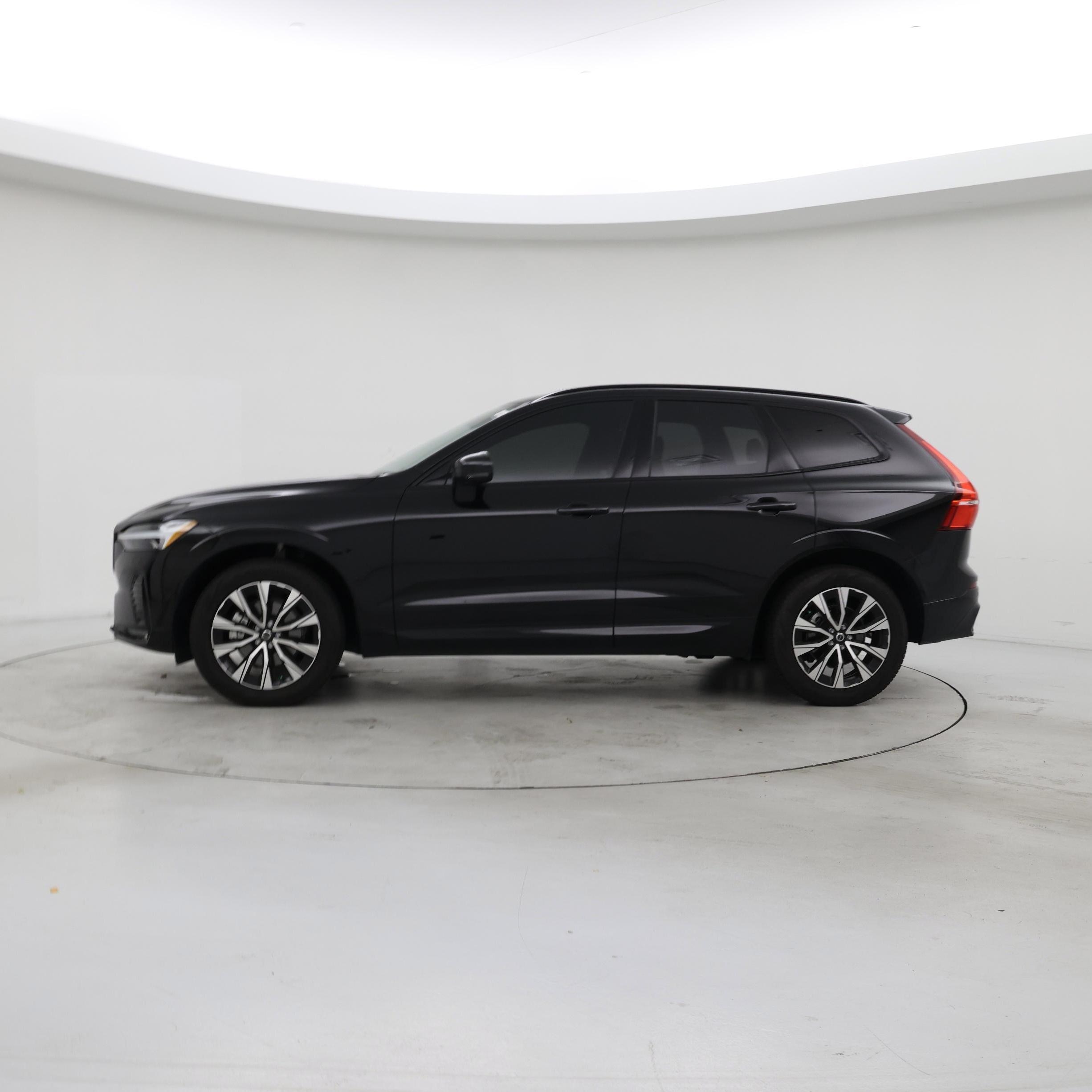 Thumbnail: 2025 Volvo XC60 - 3