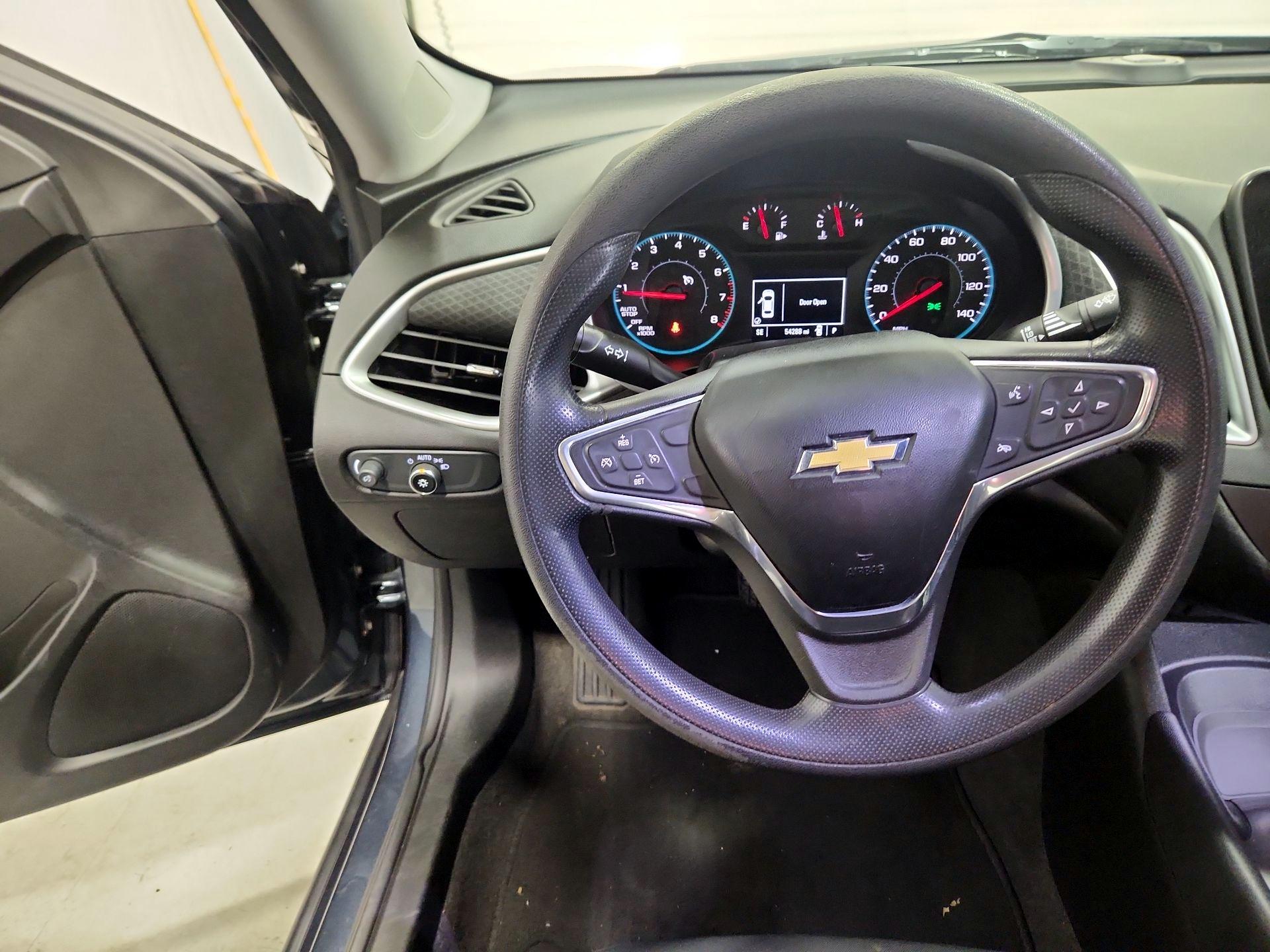 Thumbnail: 2020 Chevrolet Malibu - 10