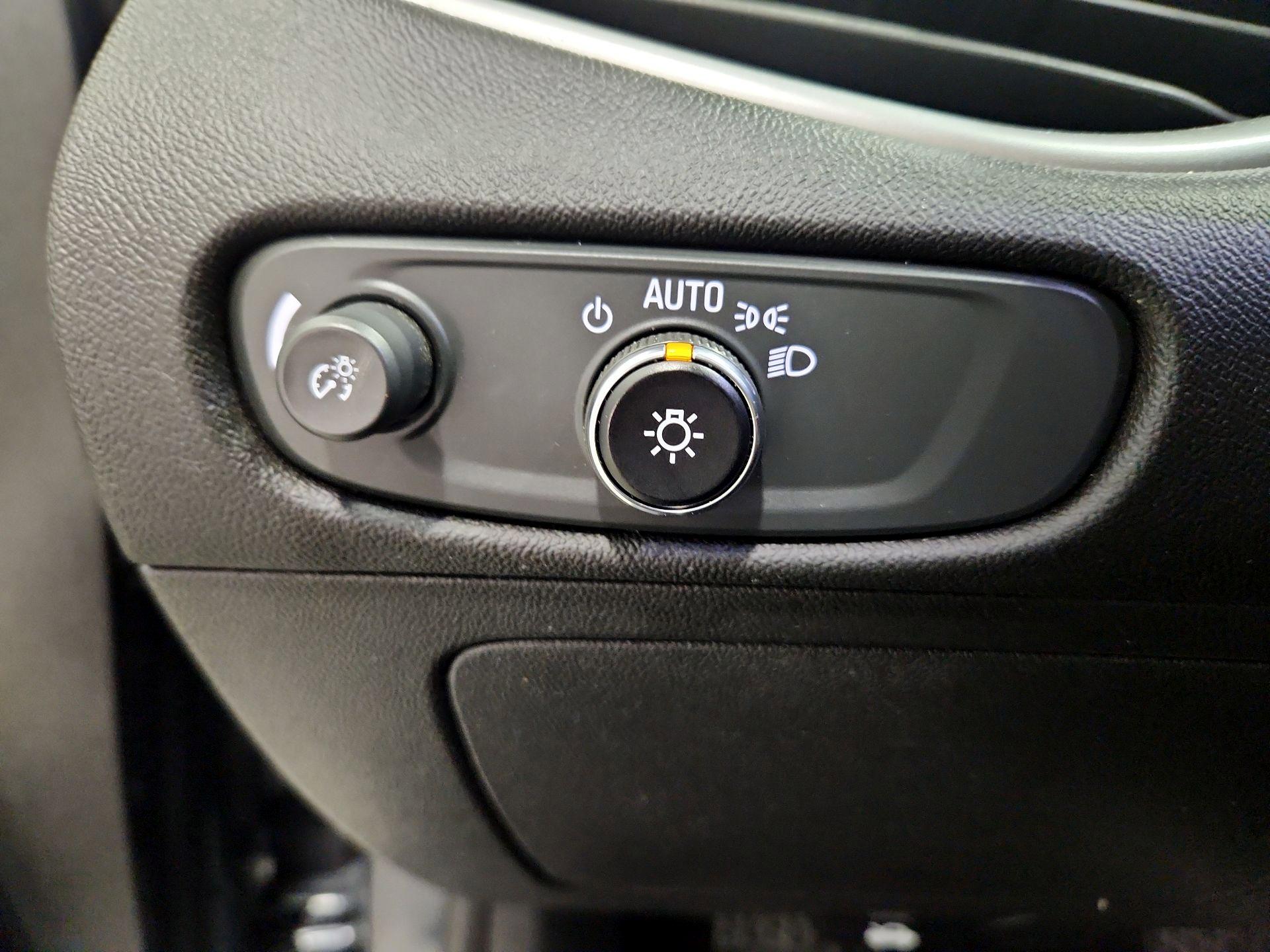 Thumbnail: 2020 Chevrolet Malibu - 13