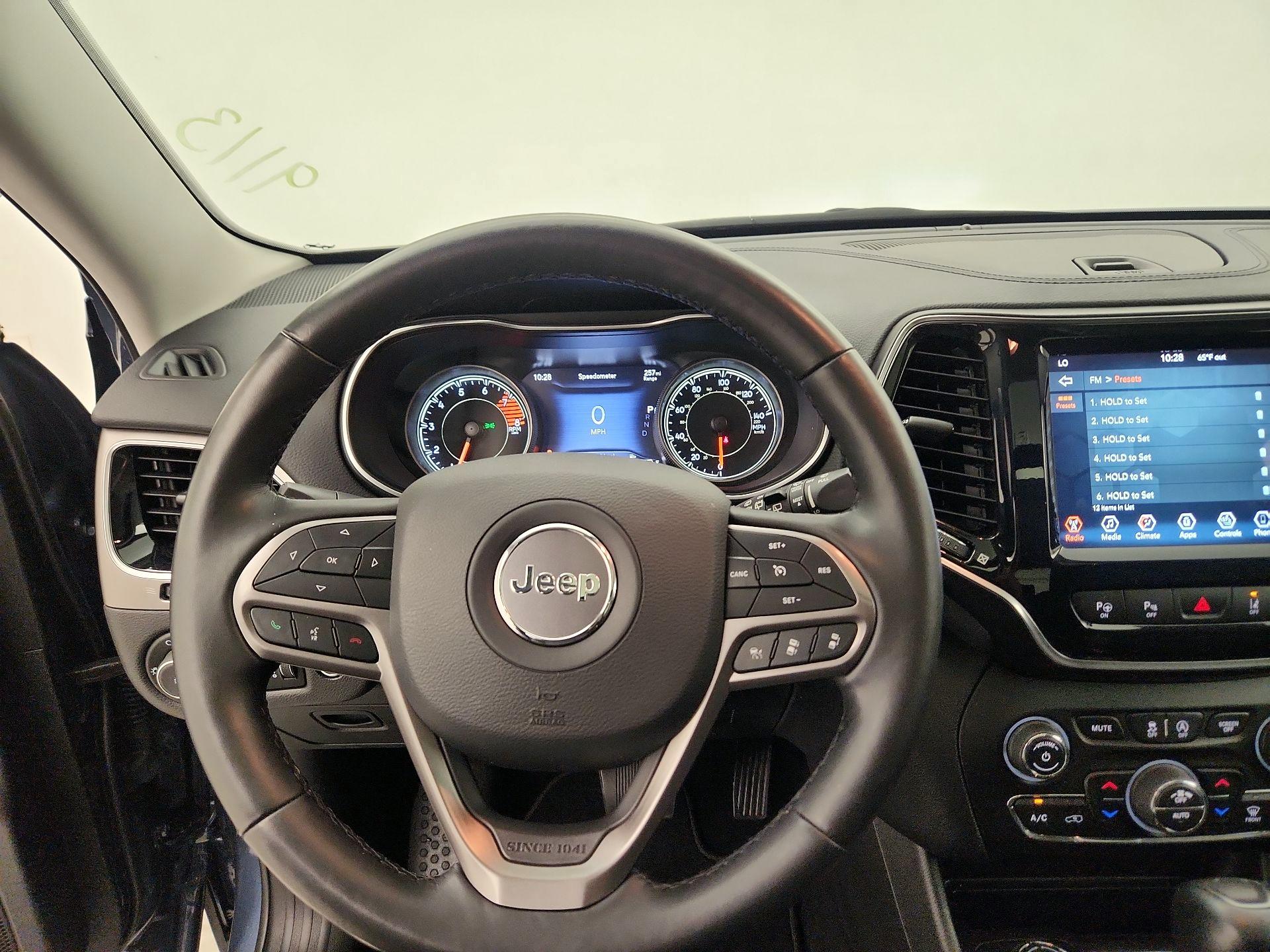 Thumbnail: 2021 Jeep Cherokee - 10