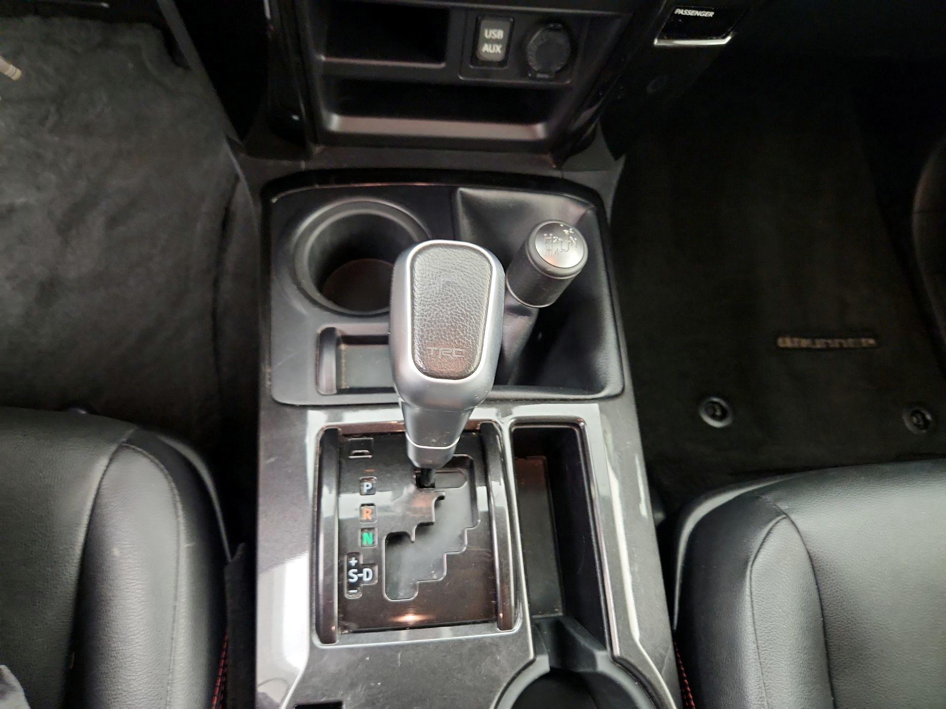 Thumbnail: 2016 Toyota 4Runner - 17