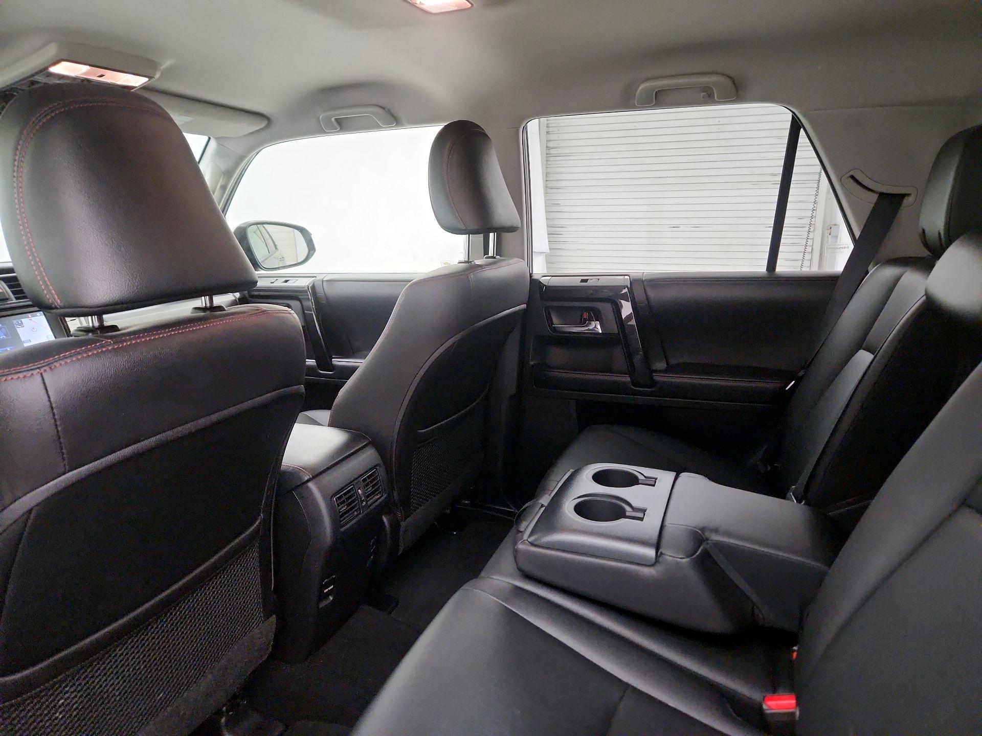 Thumbnail: 2016 Toyota 4Runner - 18