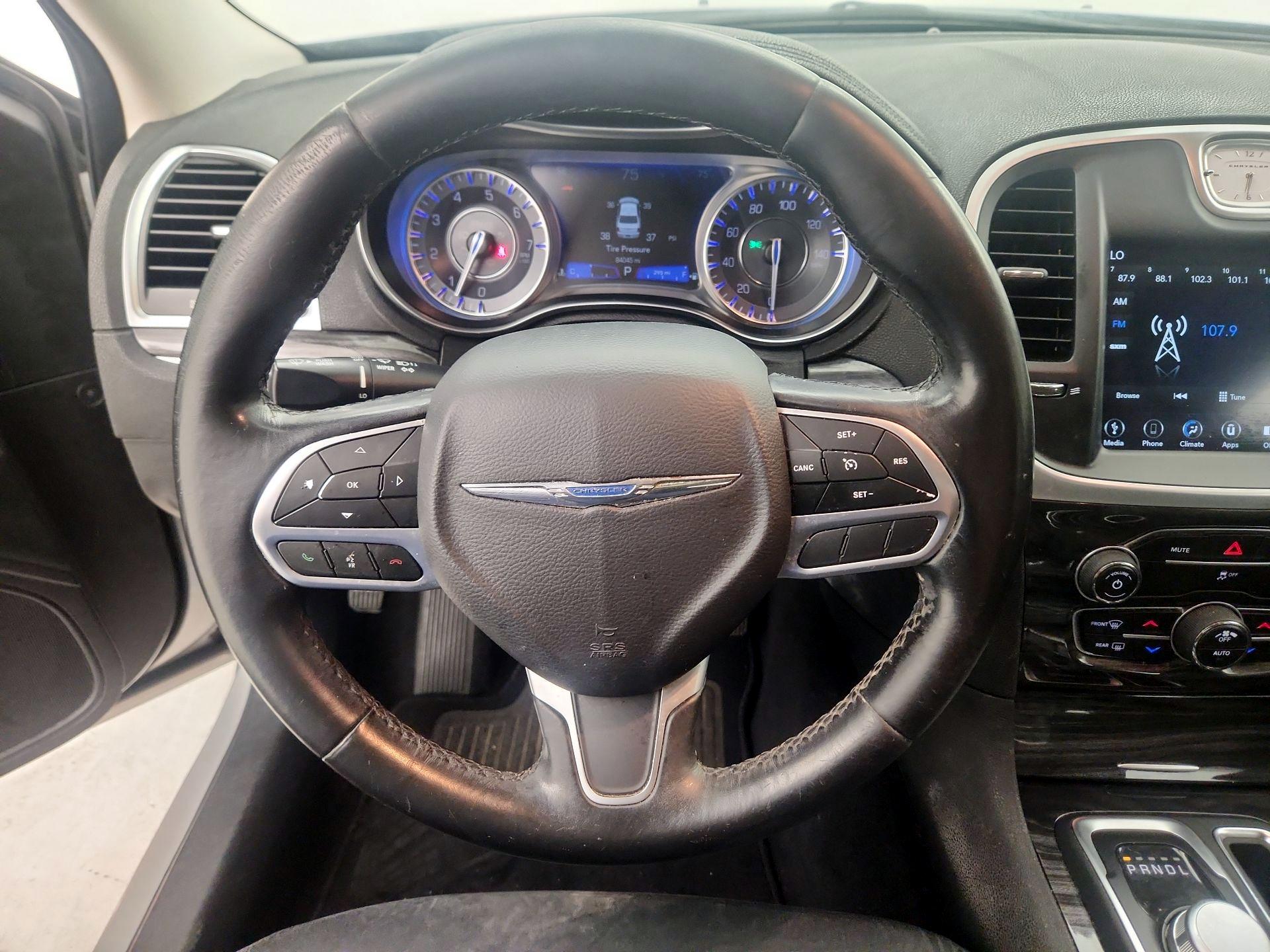 Thumbnail: 2019 Chrysler 300 - 10