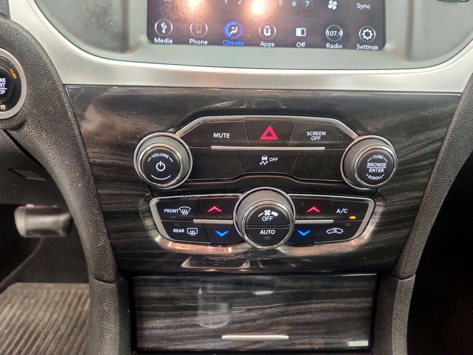 Thumbnail: 2019 Chrysler 300 - 16