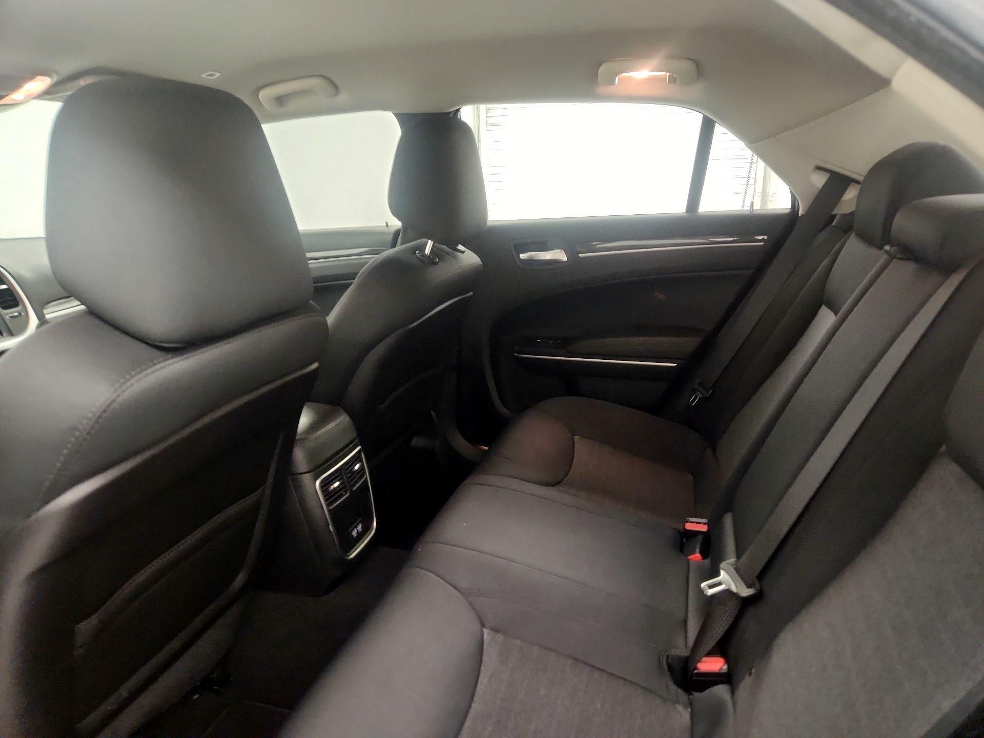Thumbnail: 2019 Chrysler 300 - 18