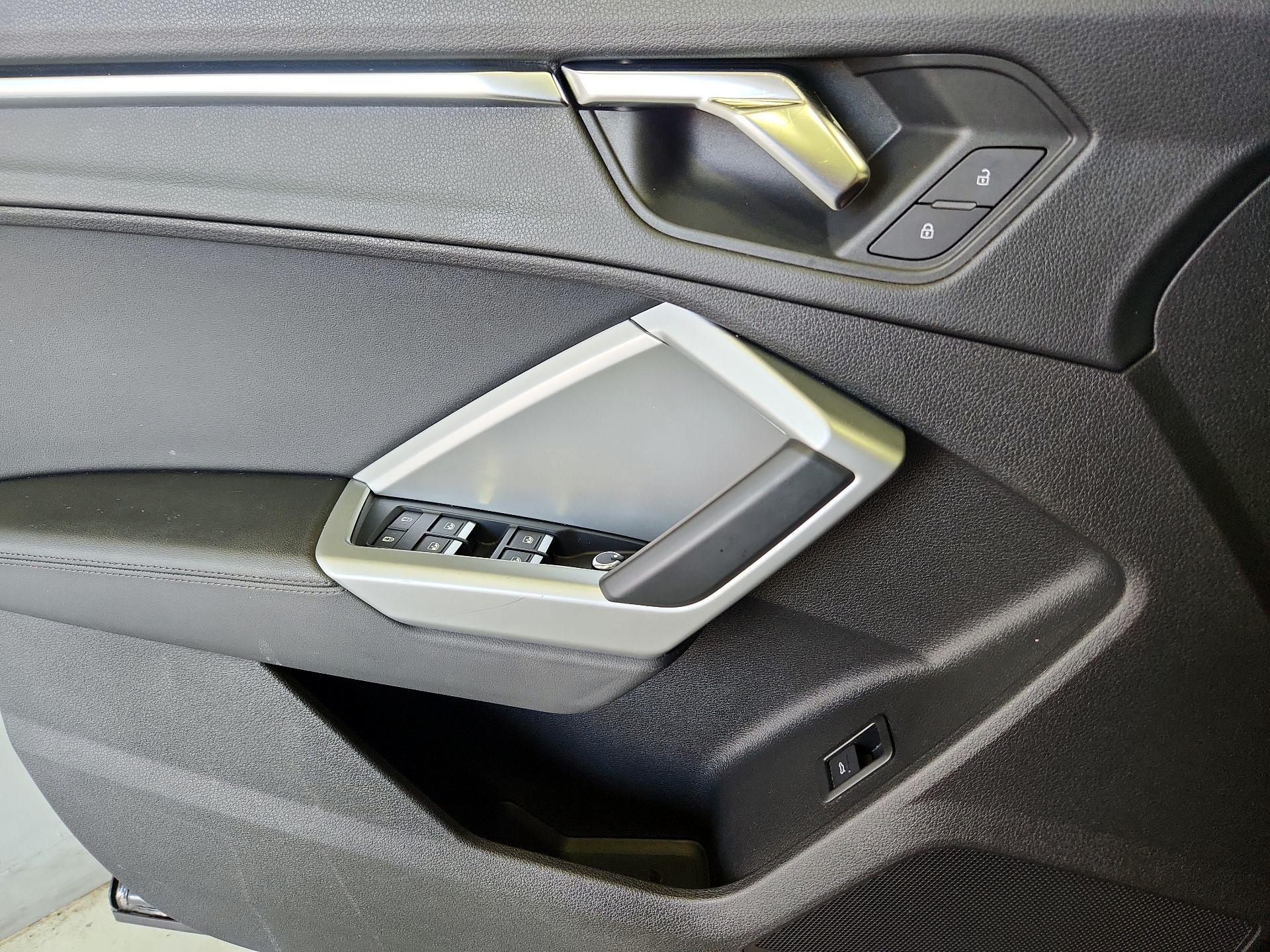 Thumbnail: 2020 Audi Q3 - 12