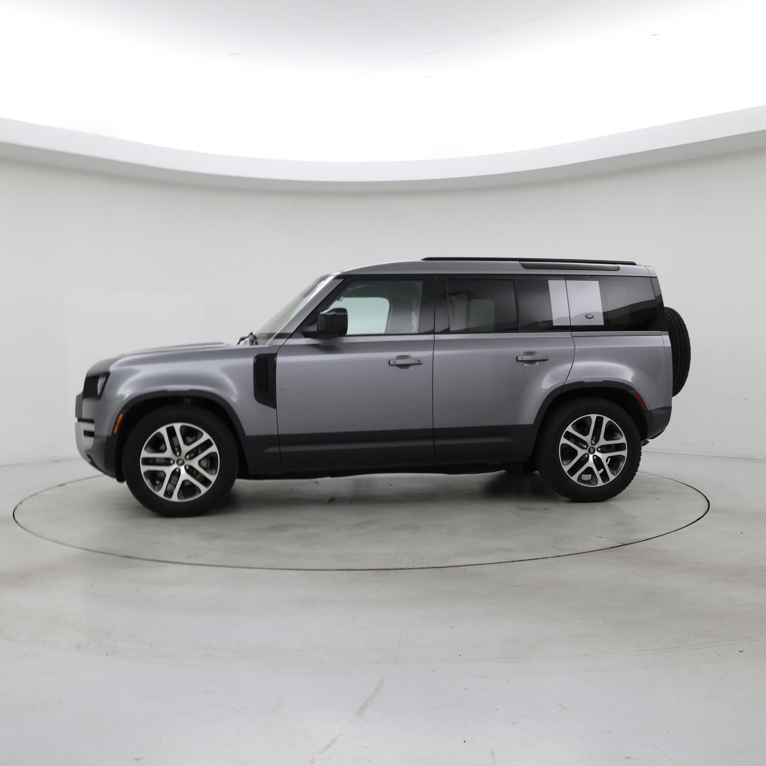 Thumbnail: 2021 Land Rover Defender - 3