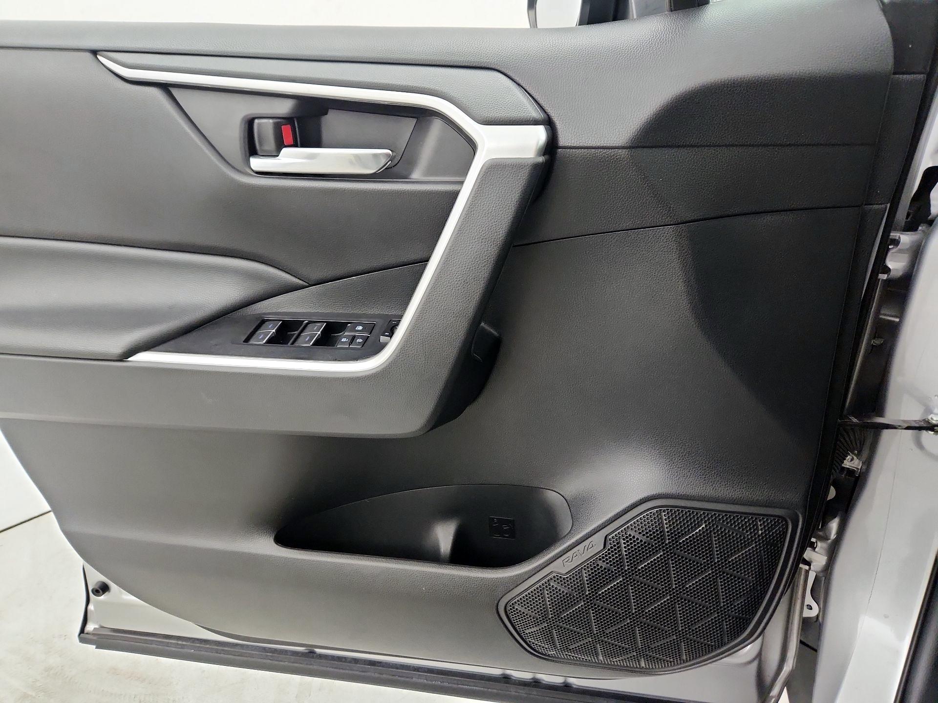 Thumbnail: 2022 Toyota RAV4 - 12