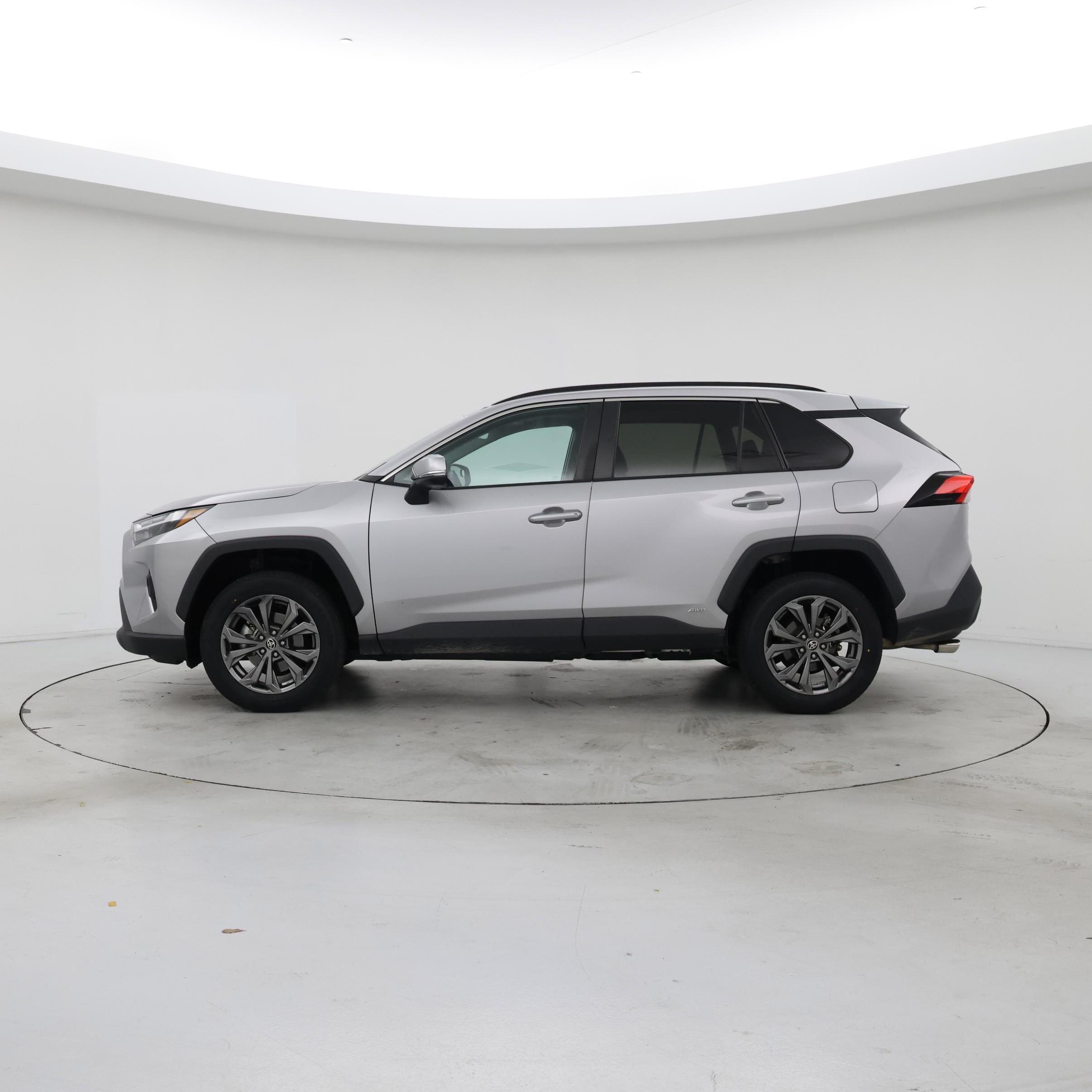 Thumbnail: 2022 Toyota RAV4 - 3