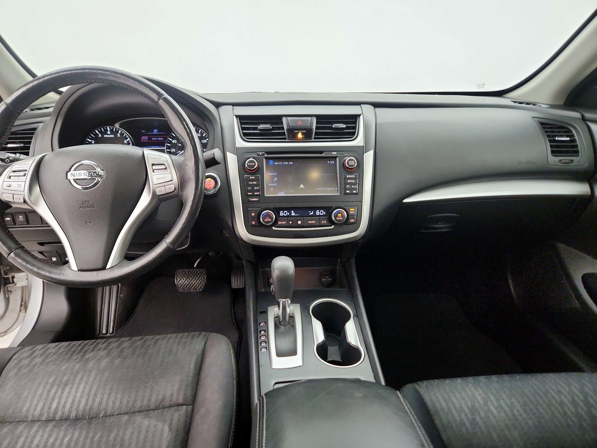 Thumbnail: 2017 Nissan Altima - 9