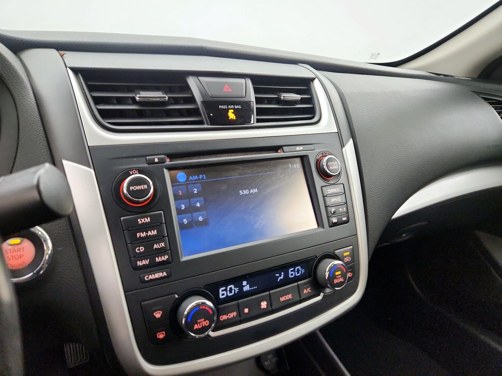 Thumbnail: 2017 Nissan Altima - 16