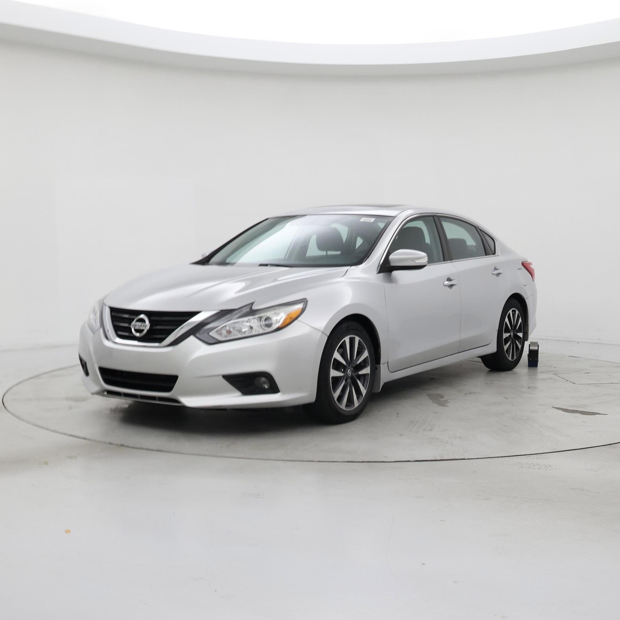 Thumbnail: 2017 Nissan Altima - 4