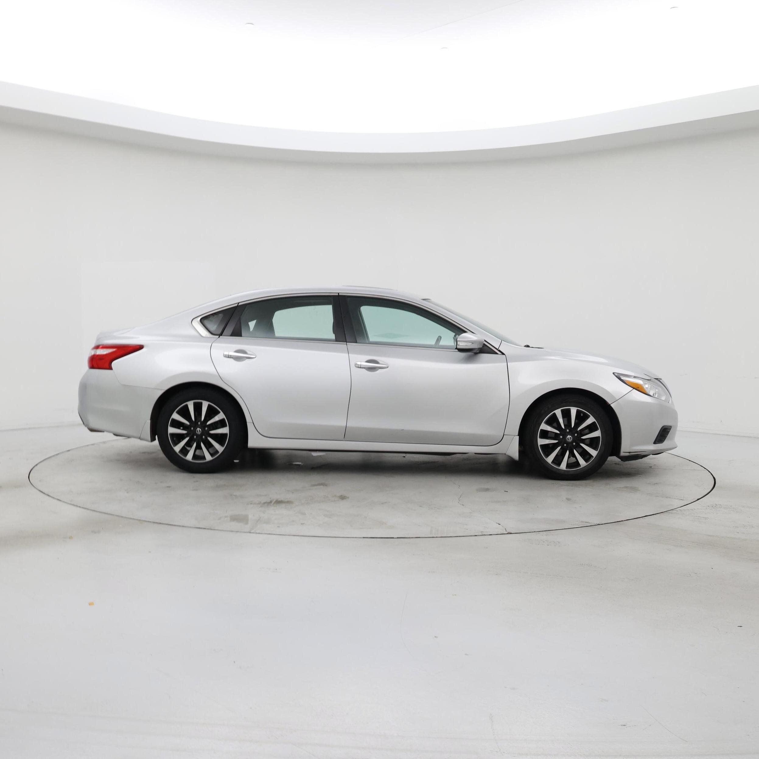 Thumbnail: 2017 Nissan Altima - 7