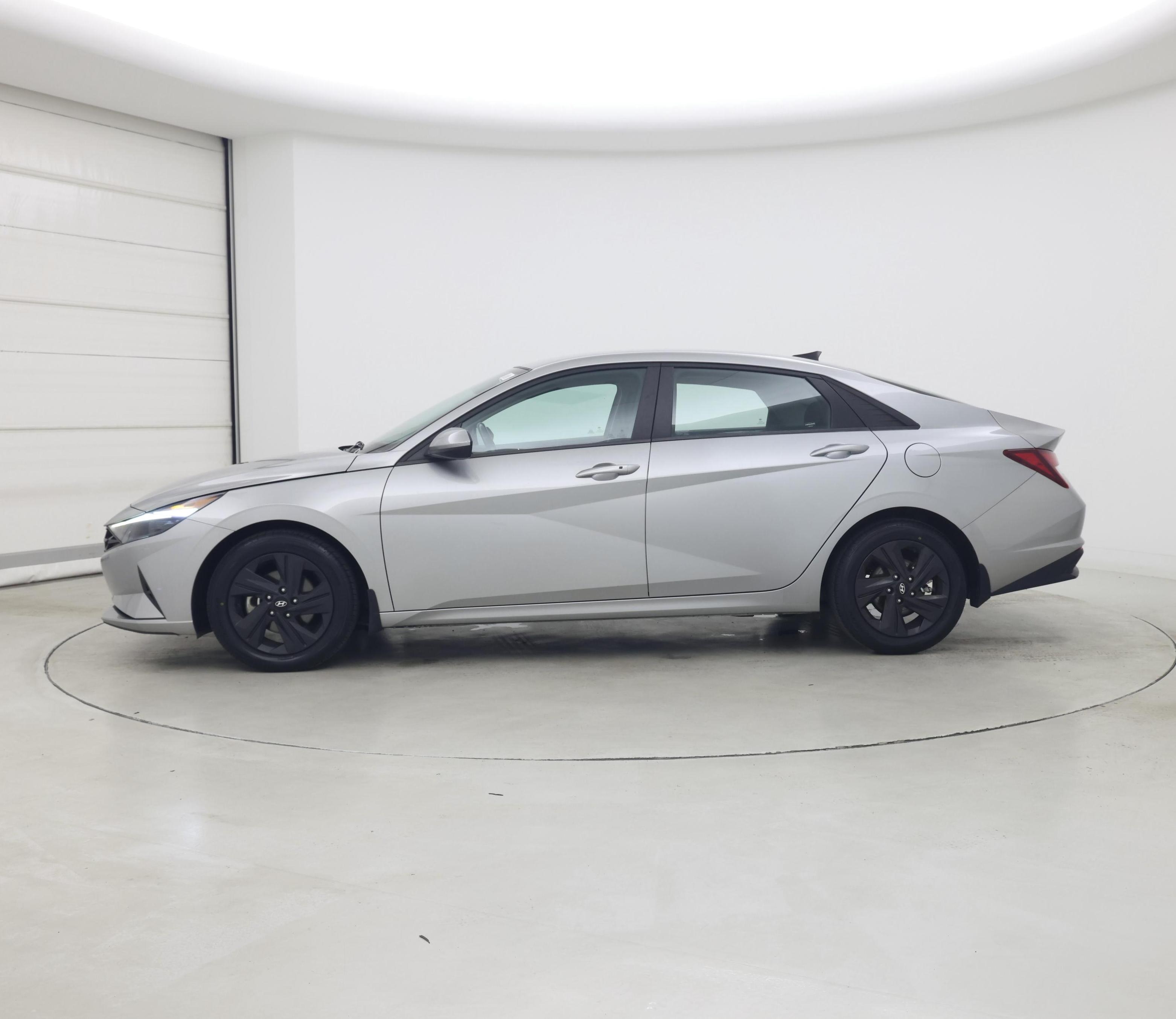 Thumbnail: 2022 Hyundai Elantra - 3