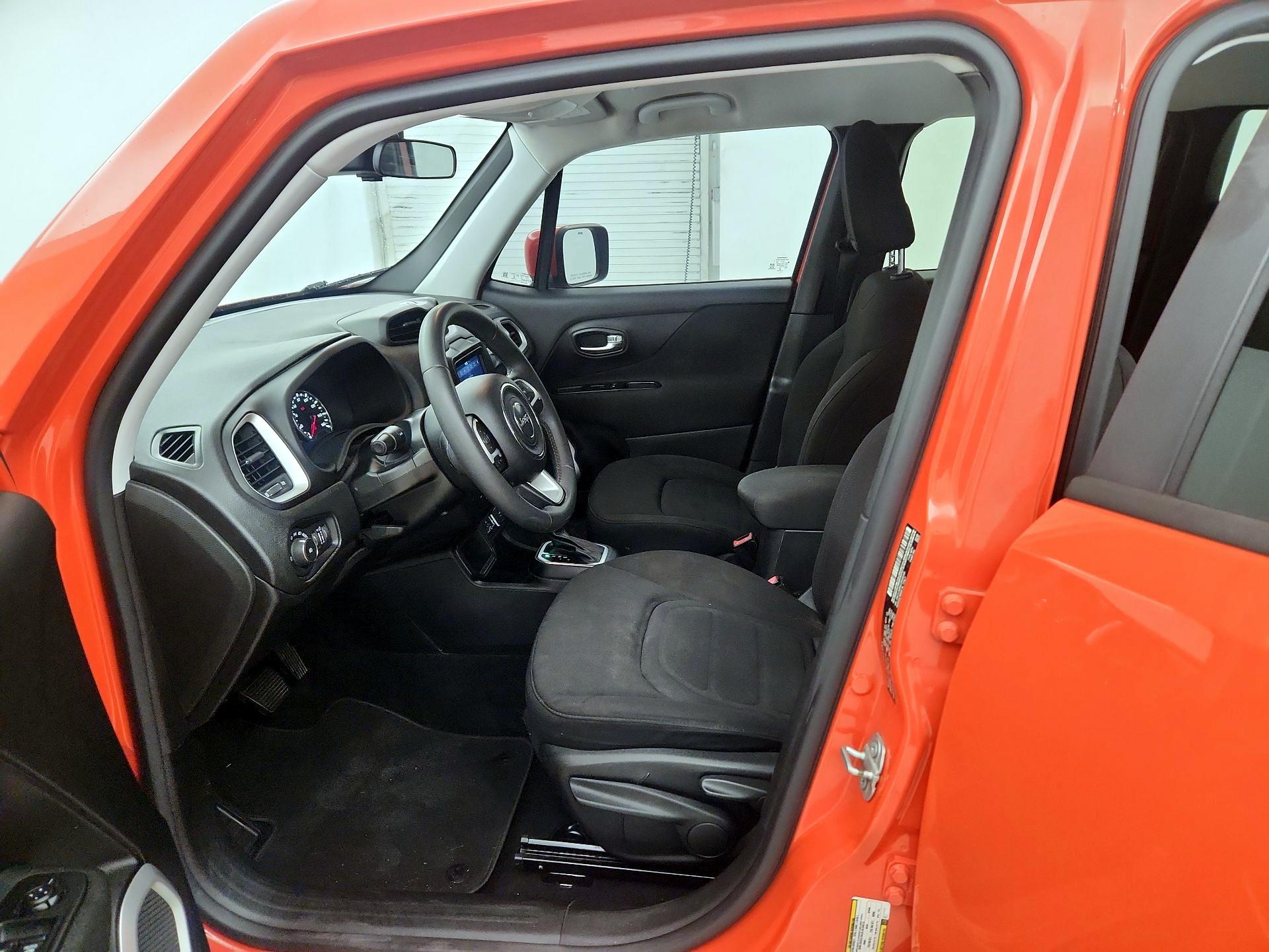 Thumbnail: 2018 Jeep Renegade - 9