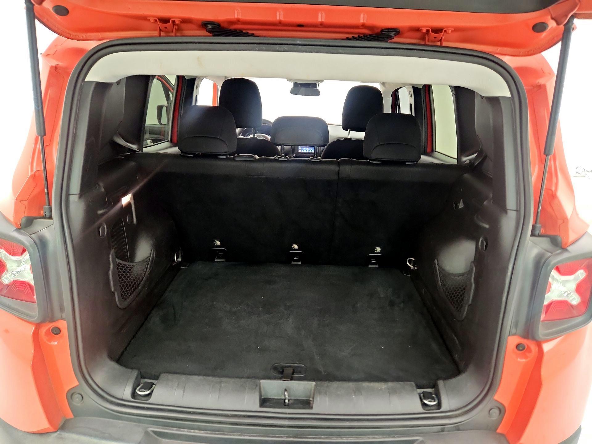 Thumbnail: 2018 Jeep Renegade - 18