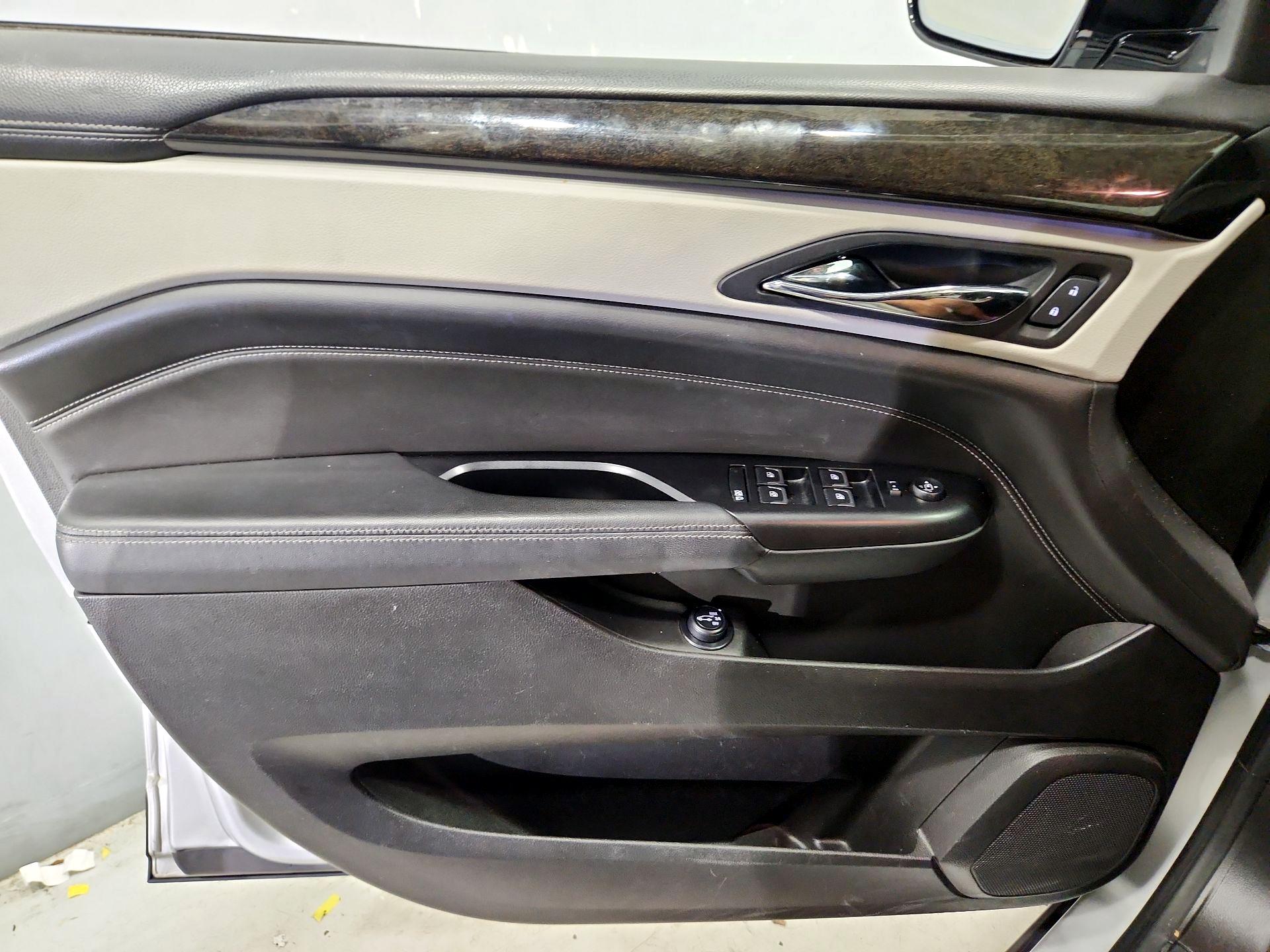 Thumbnail: 2016 Cadillac SRX - 12