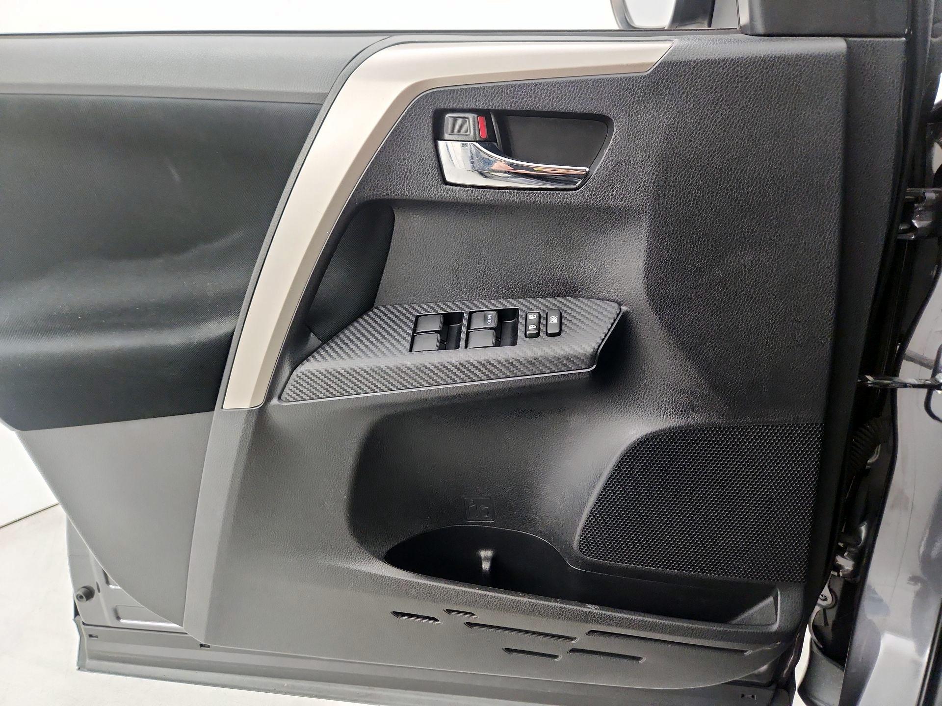 Thumbnail: 2015 Toyota RAV4 - 12