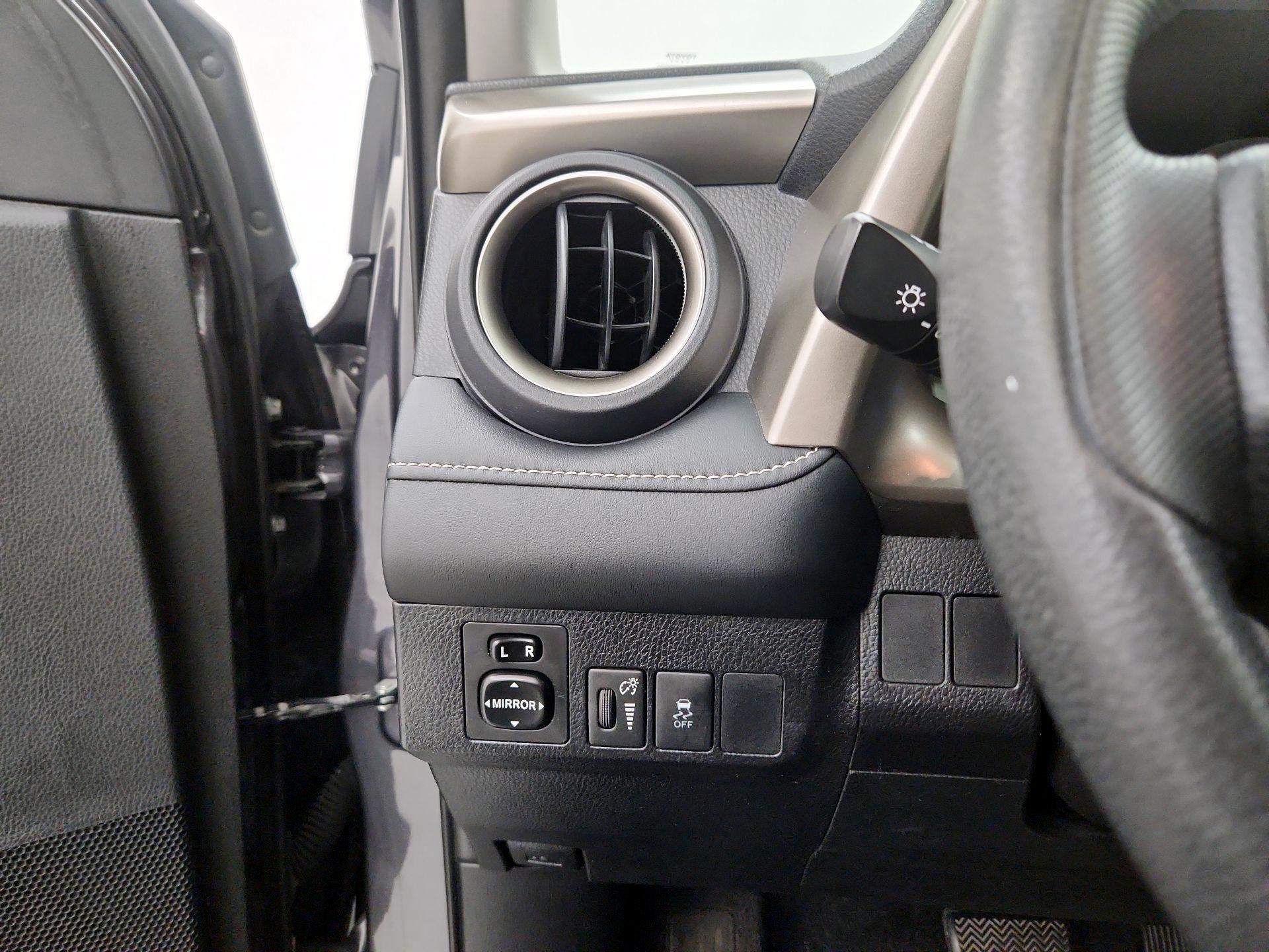 Thumbnail: 2015 Toyota RAV4 - 13