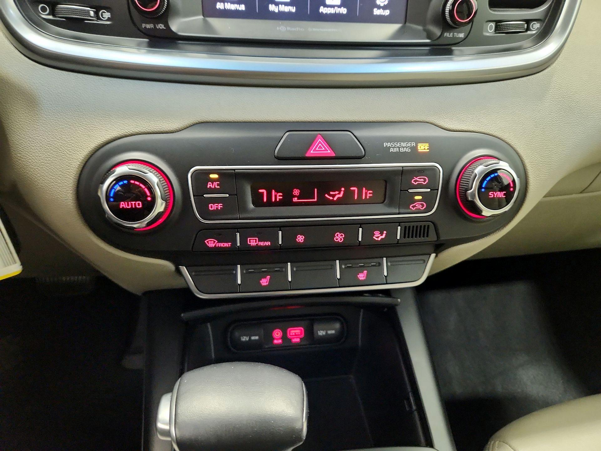 Thumbnail: 2019 Kia Sorento - 16