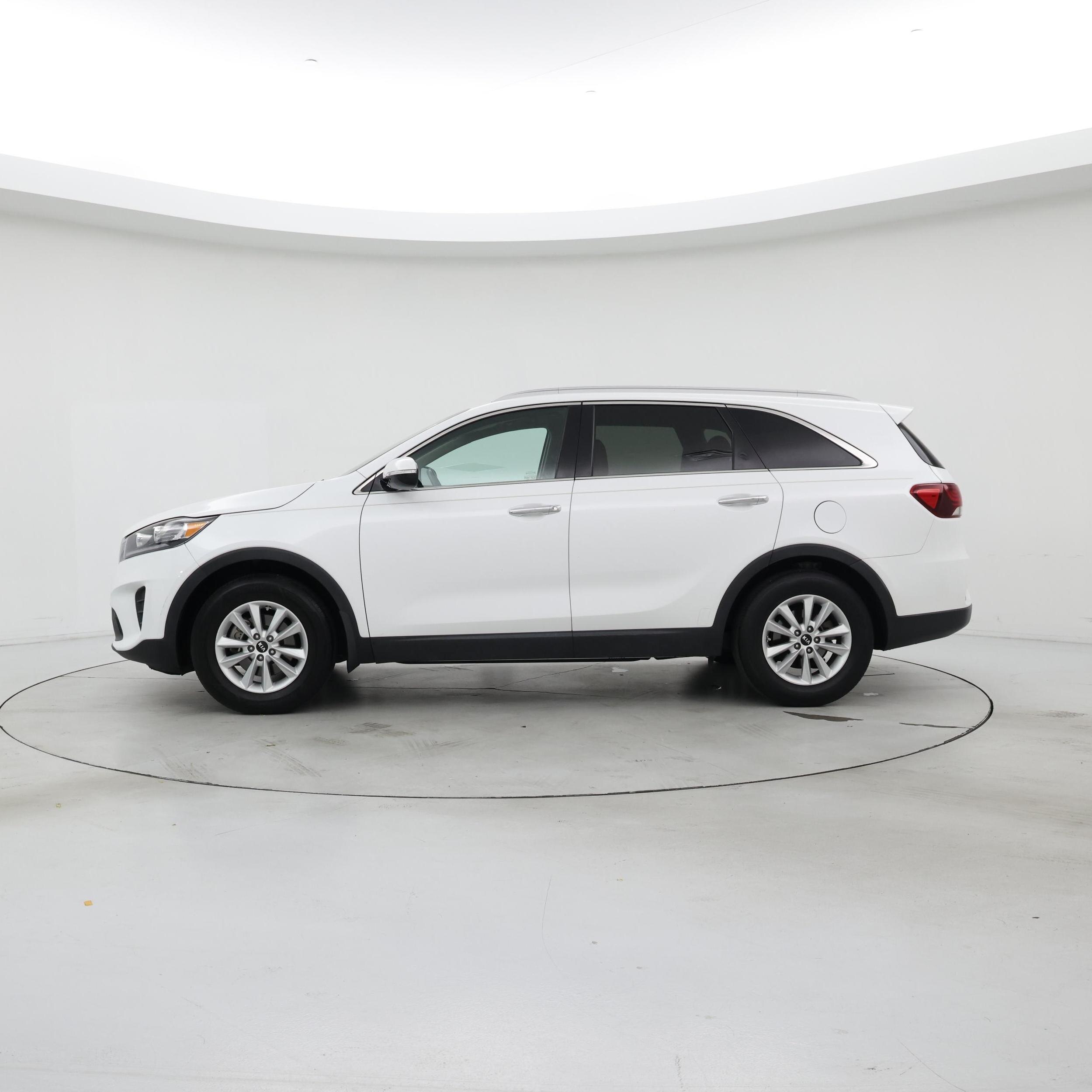 Thumbnail: 2019 Kia Sorento - 3