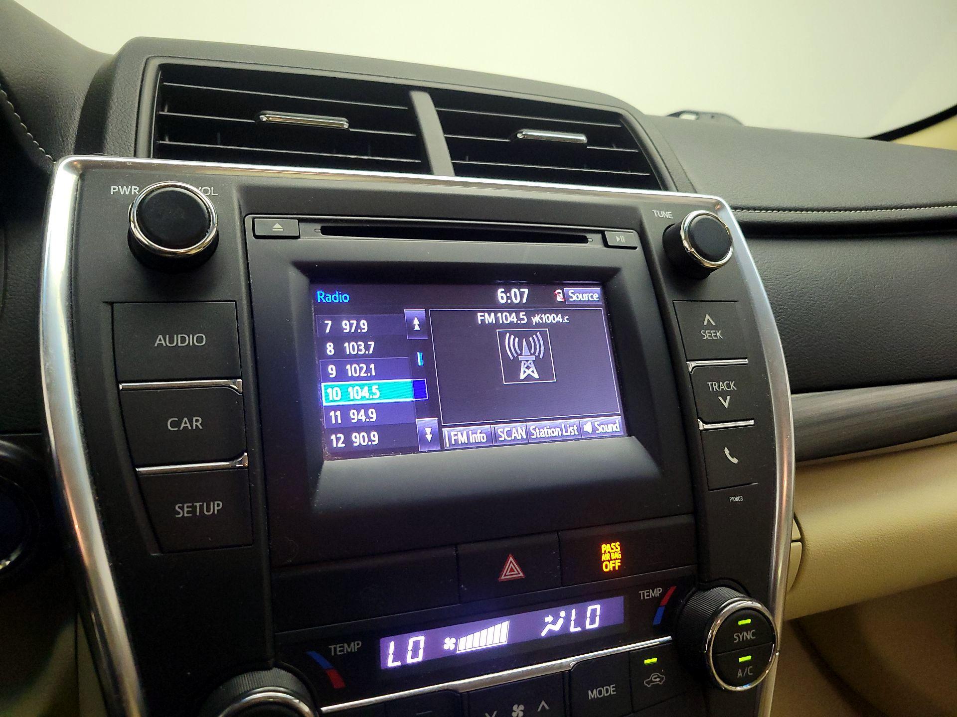 Thumbnail: 2015 Toyota Camry - 14