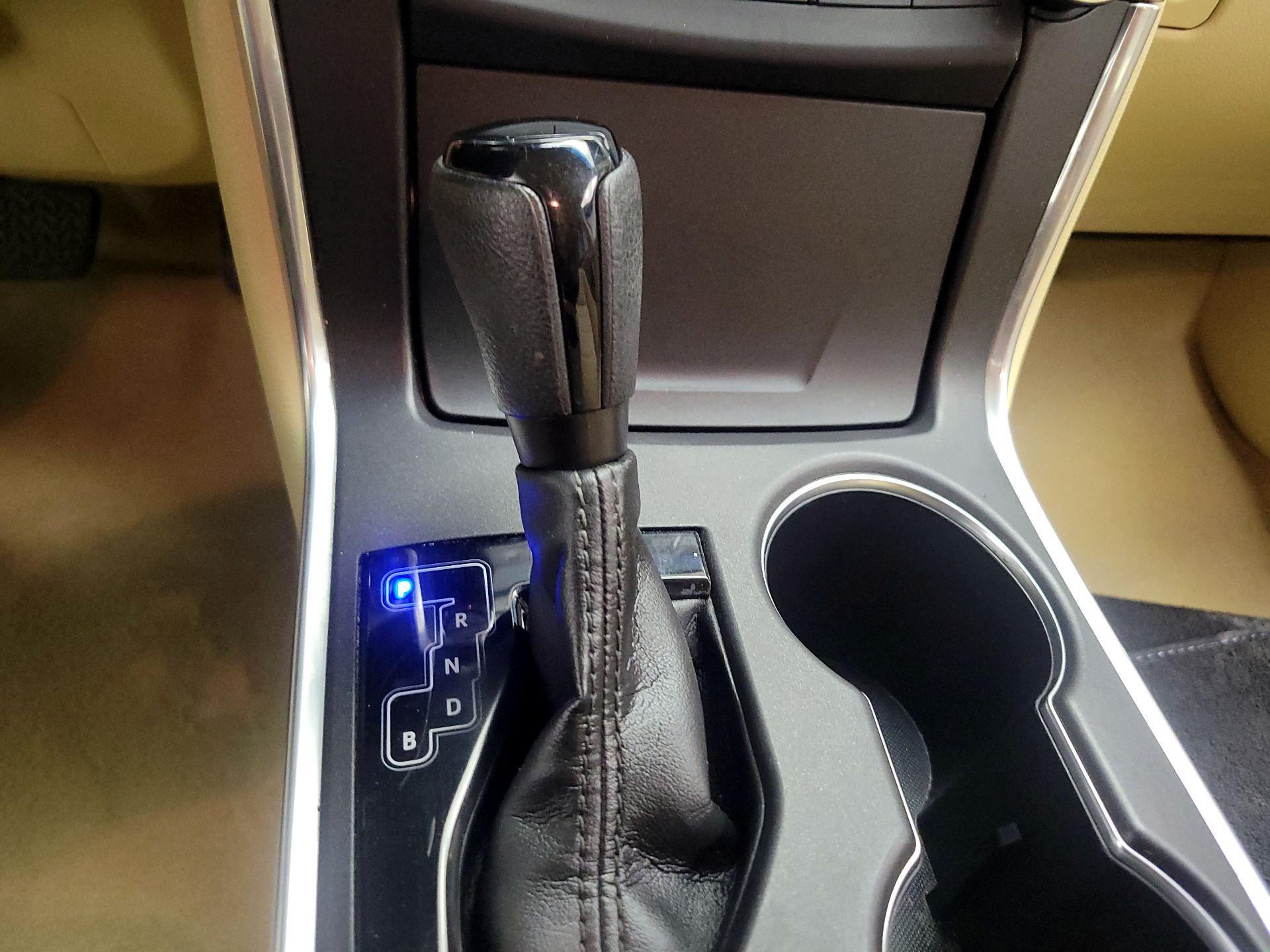 Thumbnail: 2015 Toyota Camry - 16